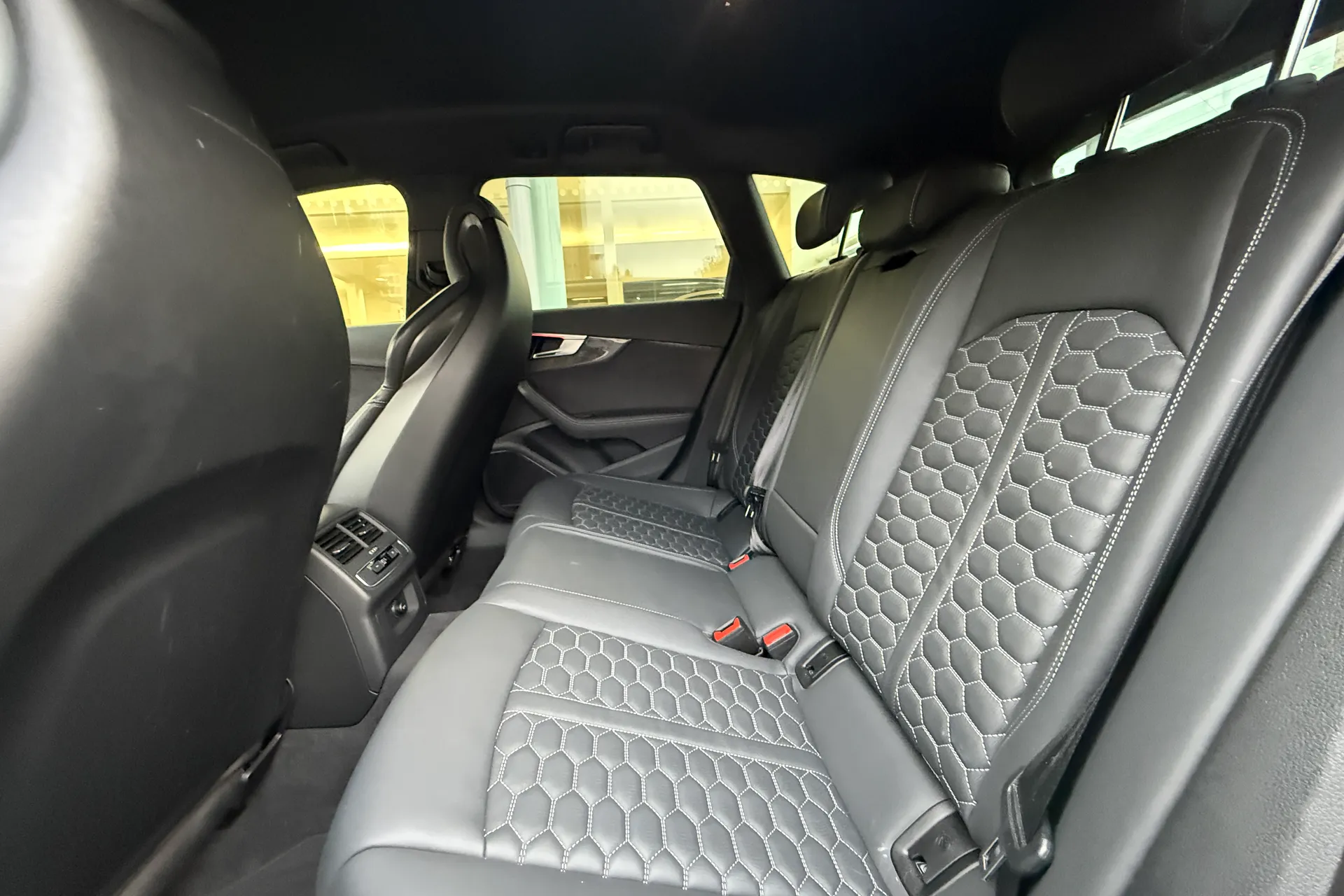 Audi RS4 thumbnail image number 58