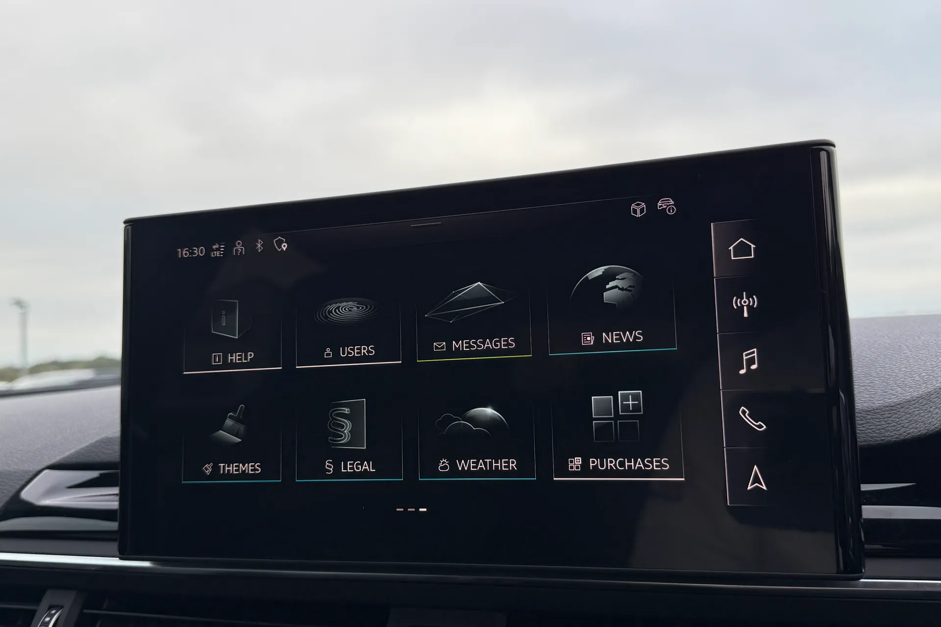 Audi RS4 thumbnail image number 20