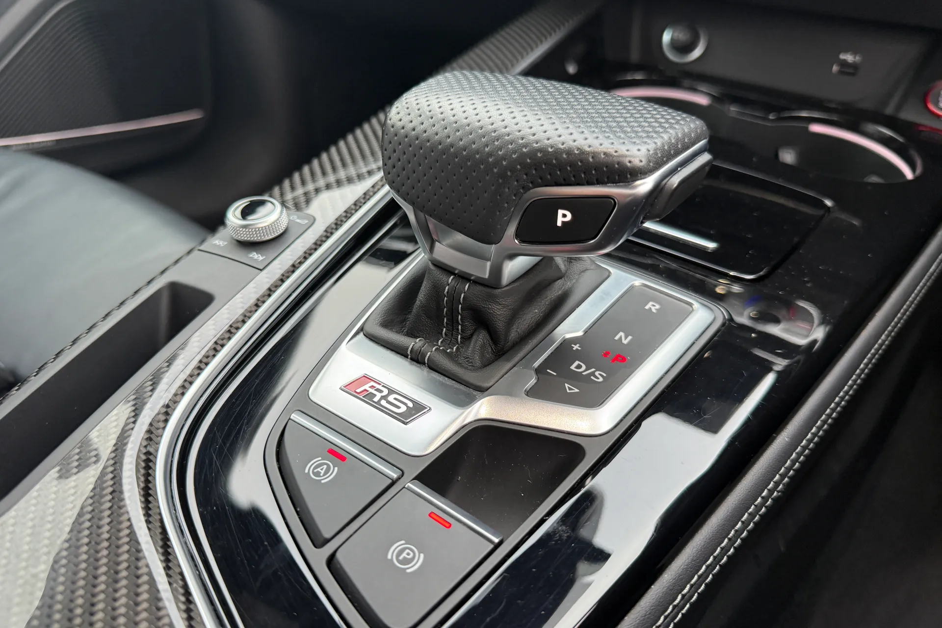 Audi RS4 thumbnail image number 24