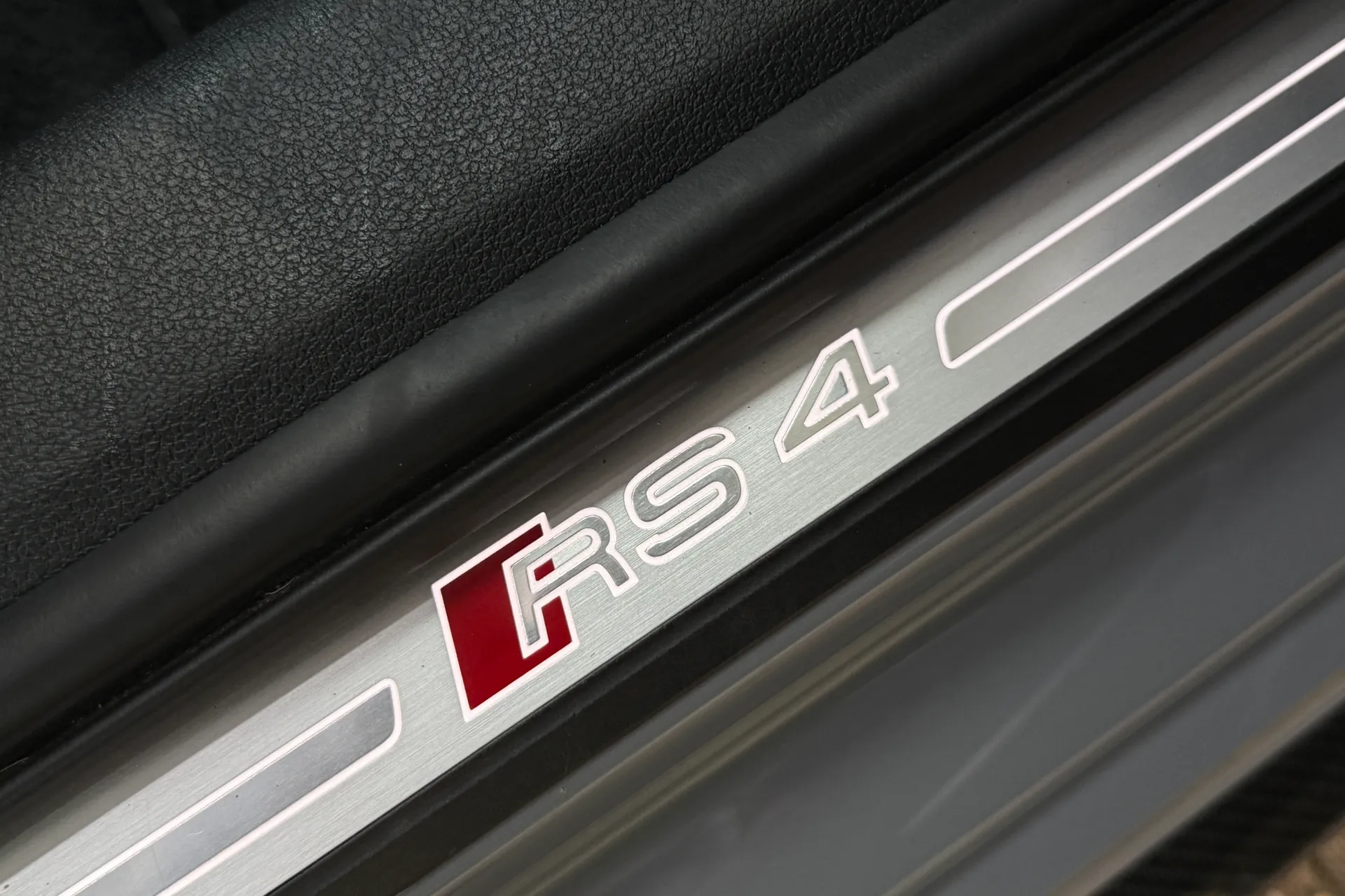 Audi RS4 thumbnail image number 35