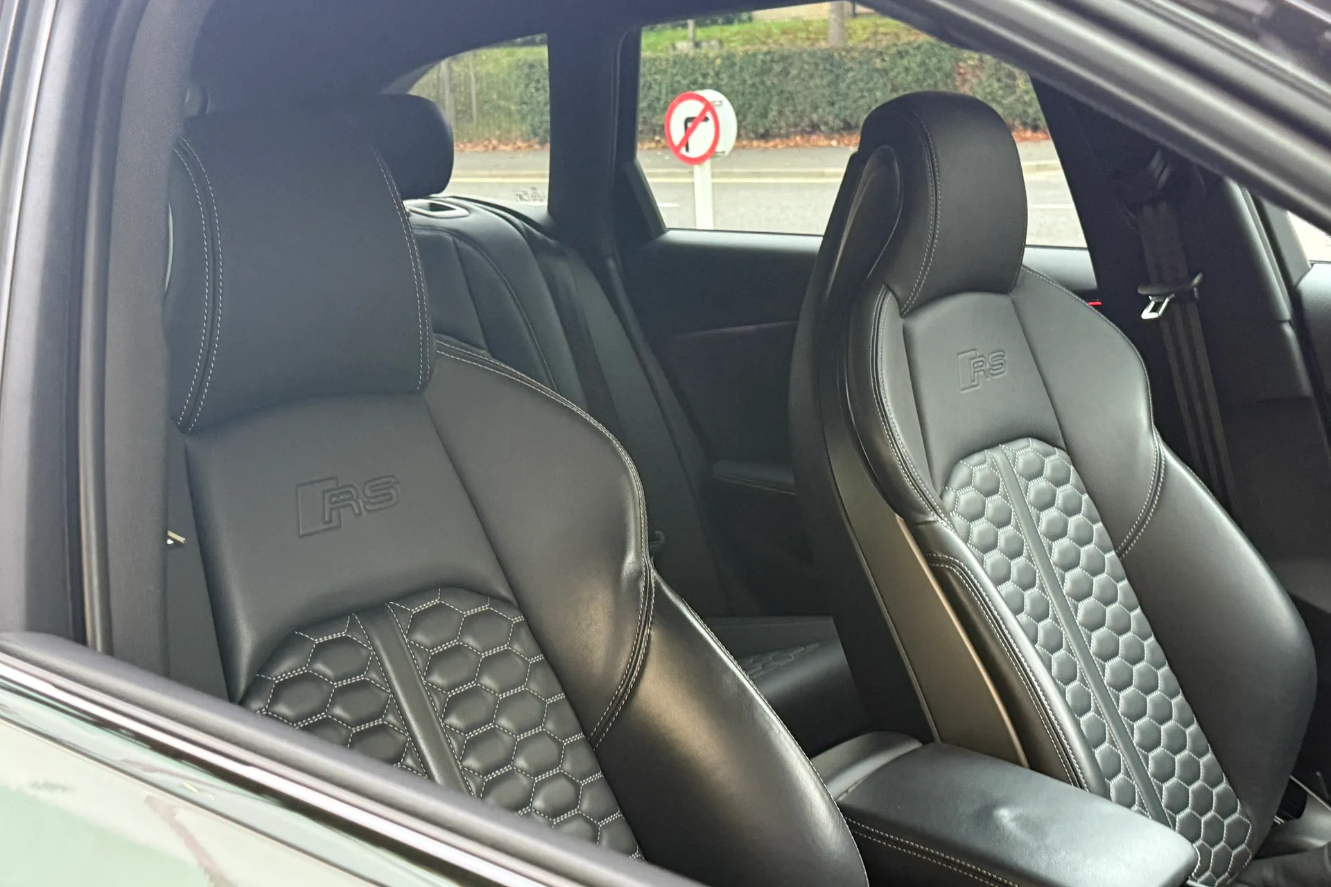 Audi RS4 thumbnail image number 38