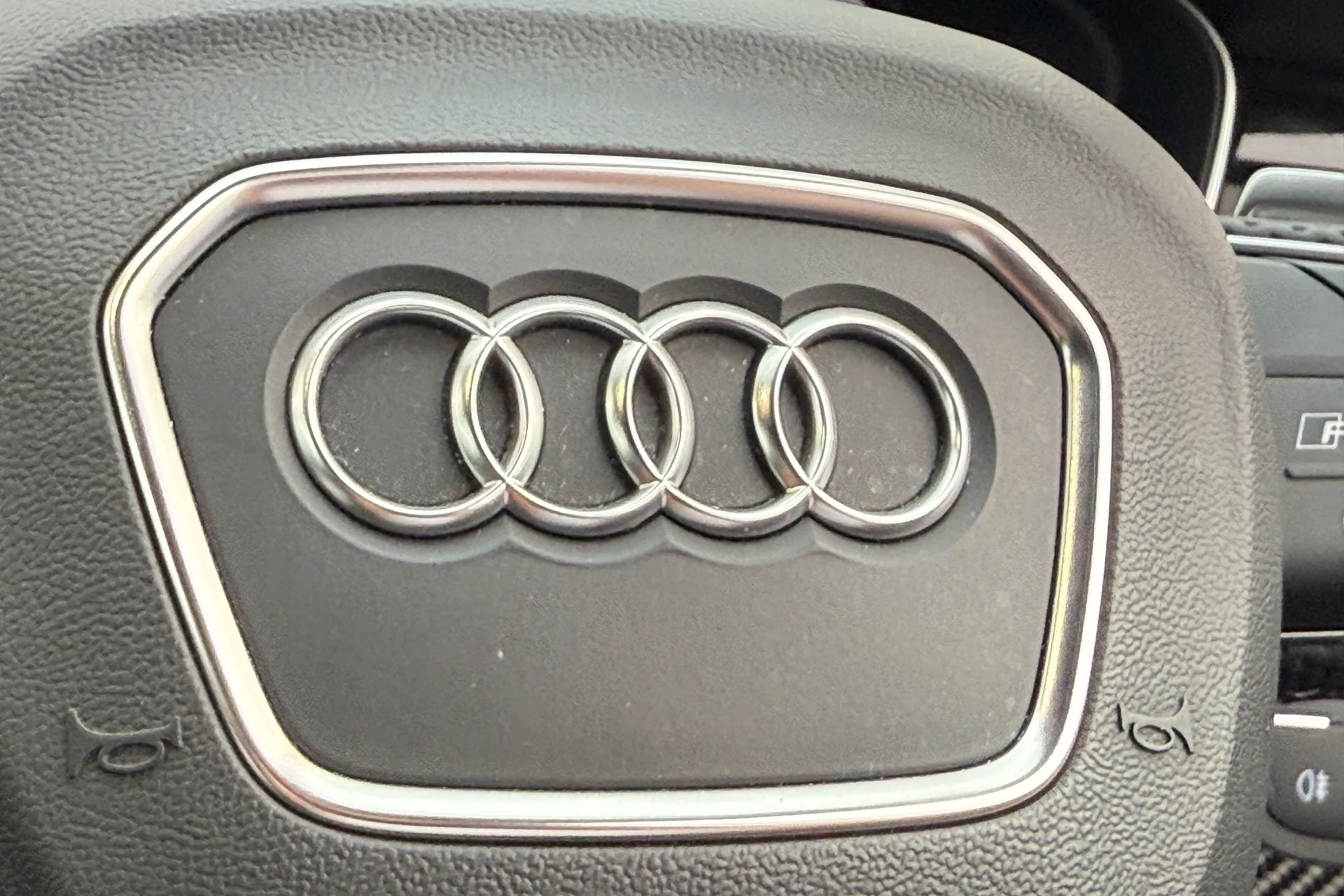 Audi RS4 thumbnail image number 14