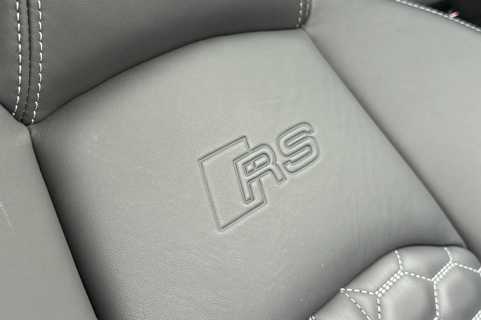 Audi RS4 thumbnail image number 30