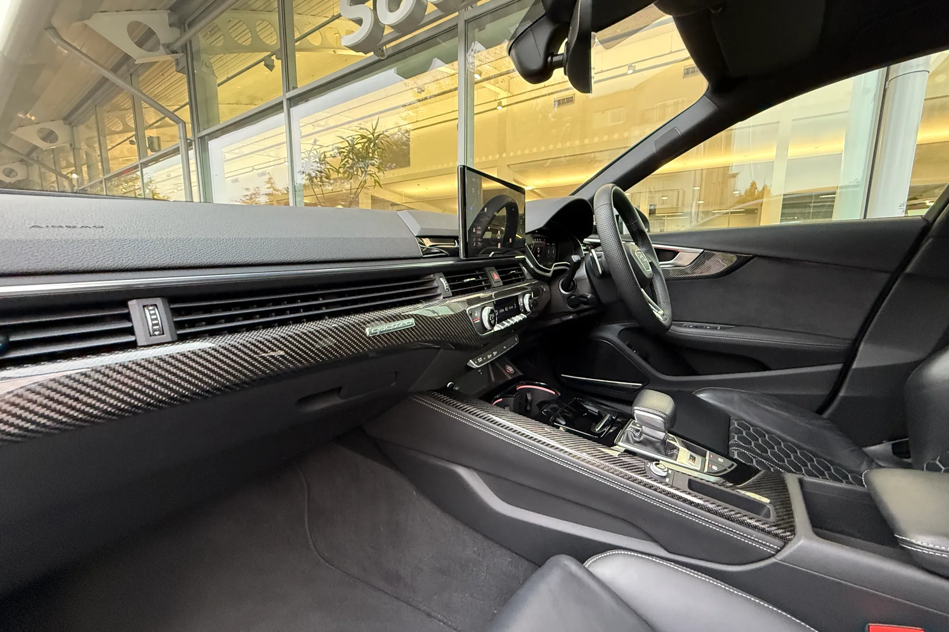 Audi RS4 thumbnail image number 8