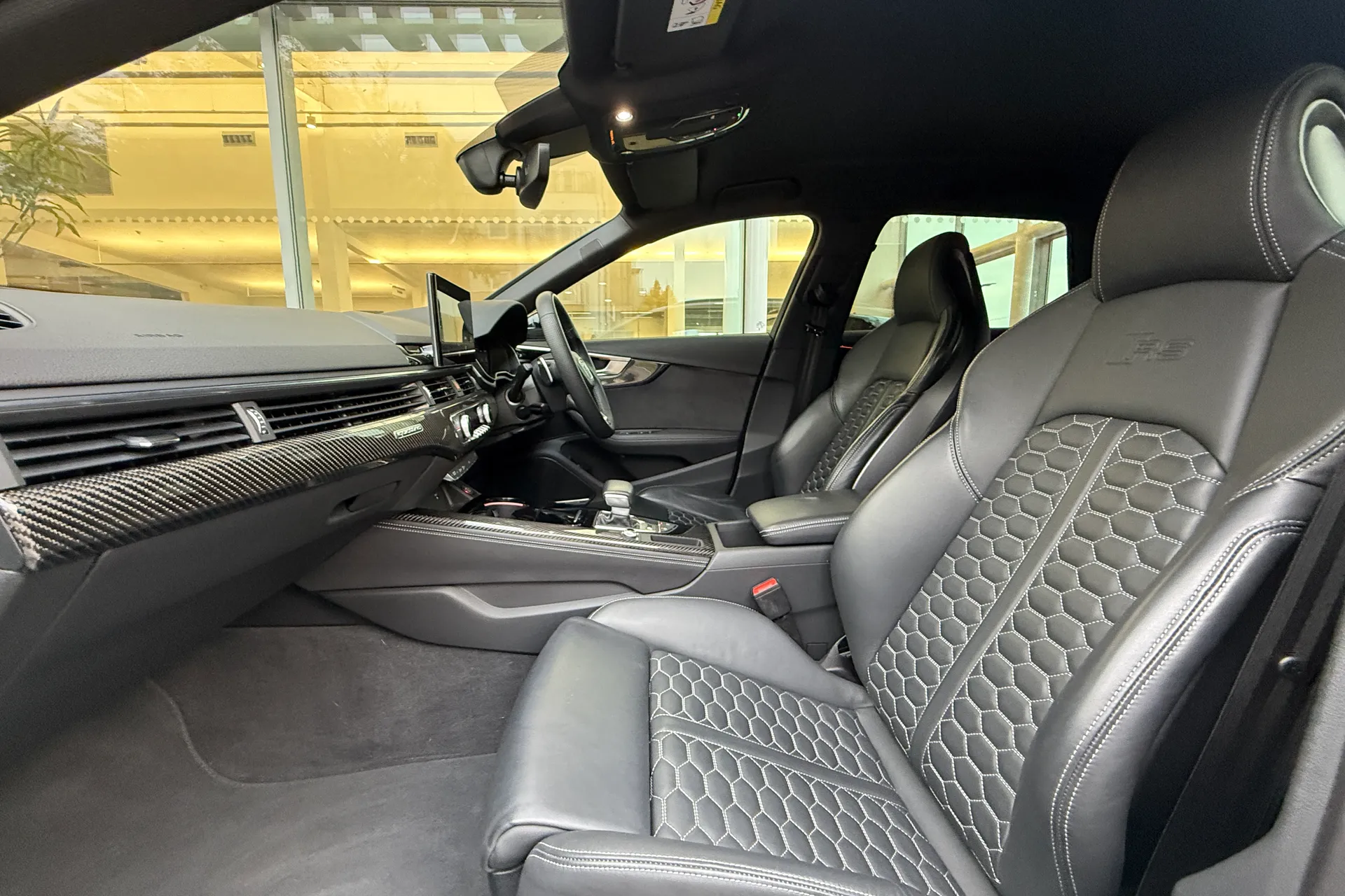 Audi RS4 thumbnail image number 57