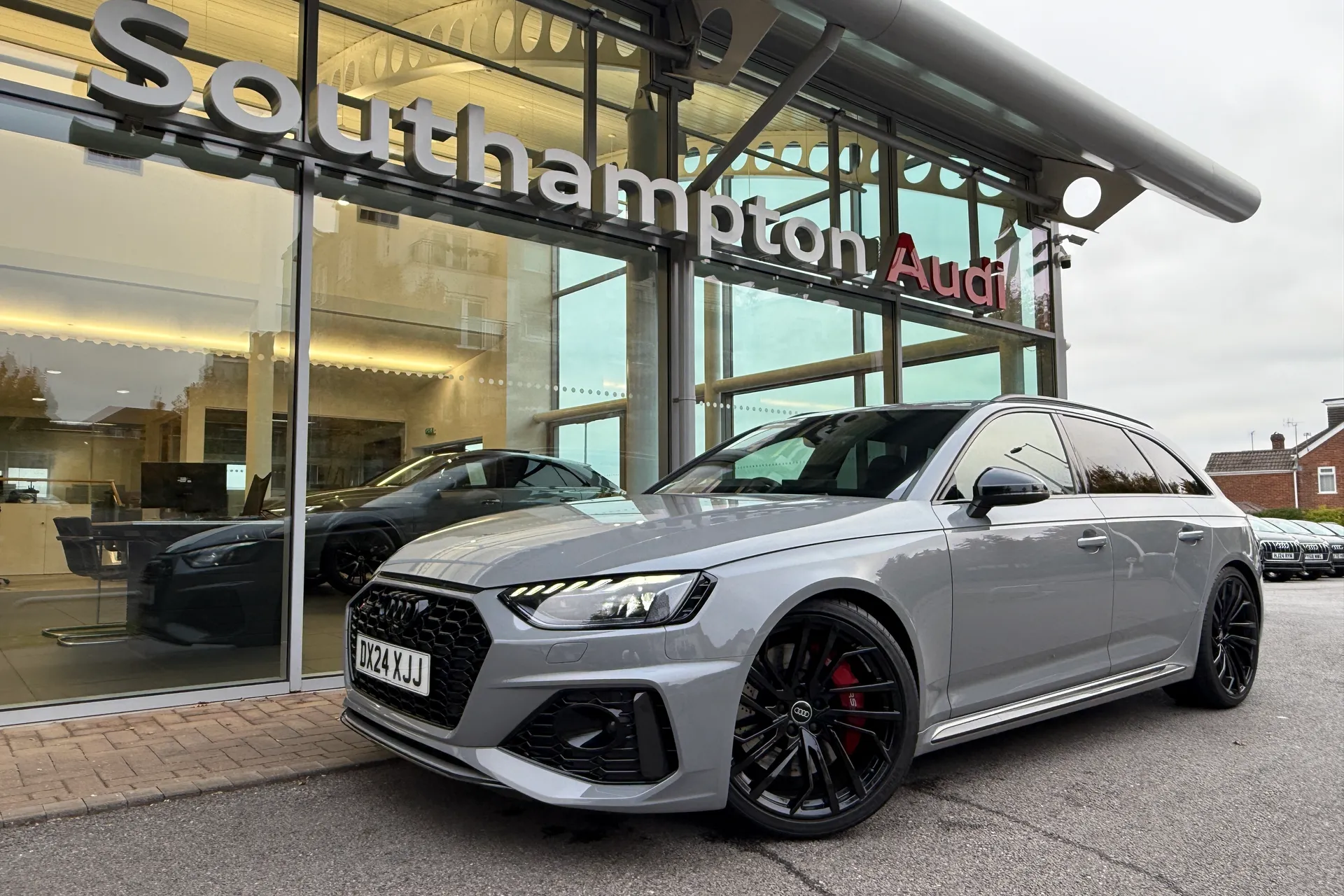 Audi RS4 thumbnail image number 64