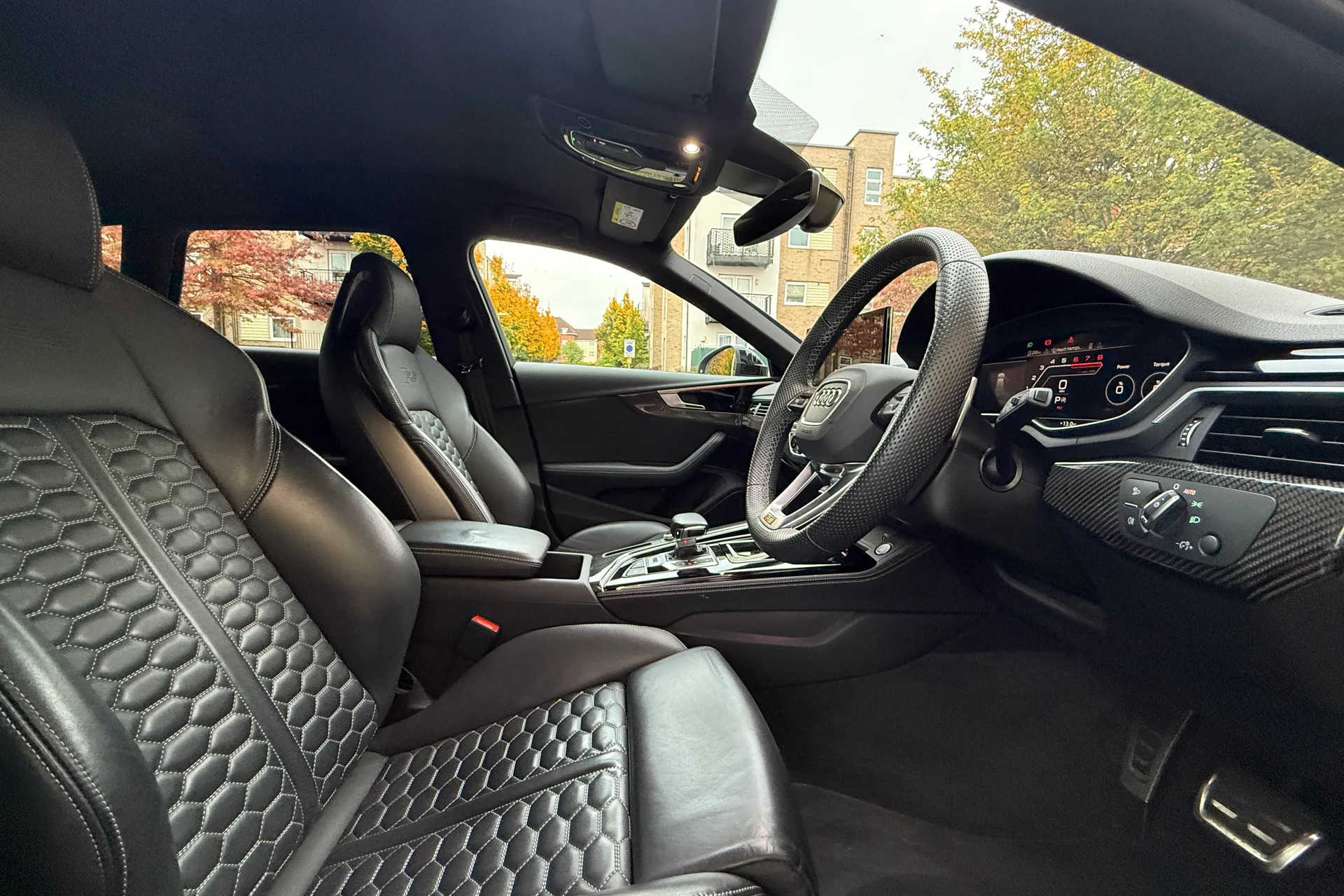 Audi RS4 thumbnail image number 36