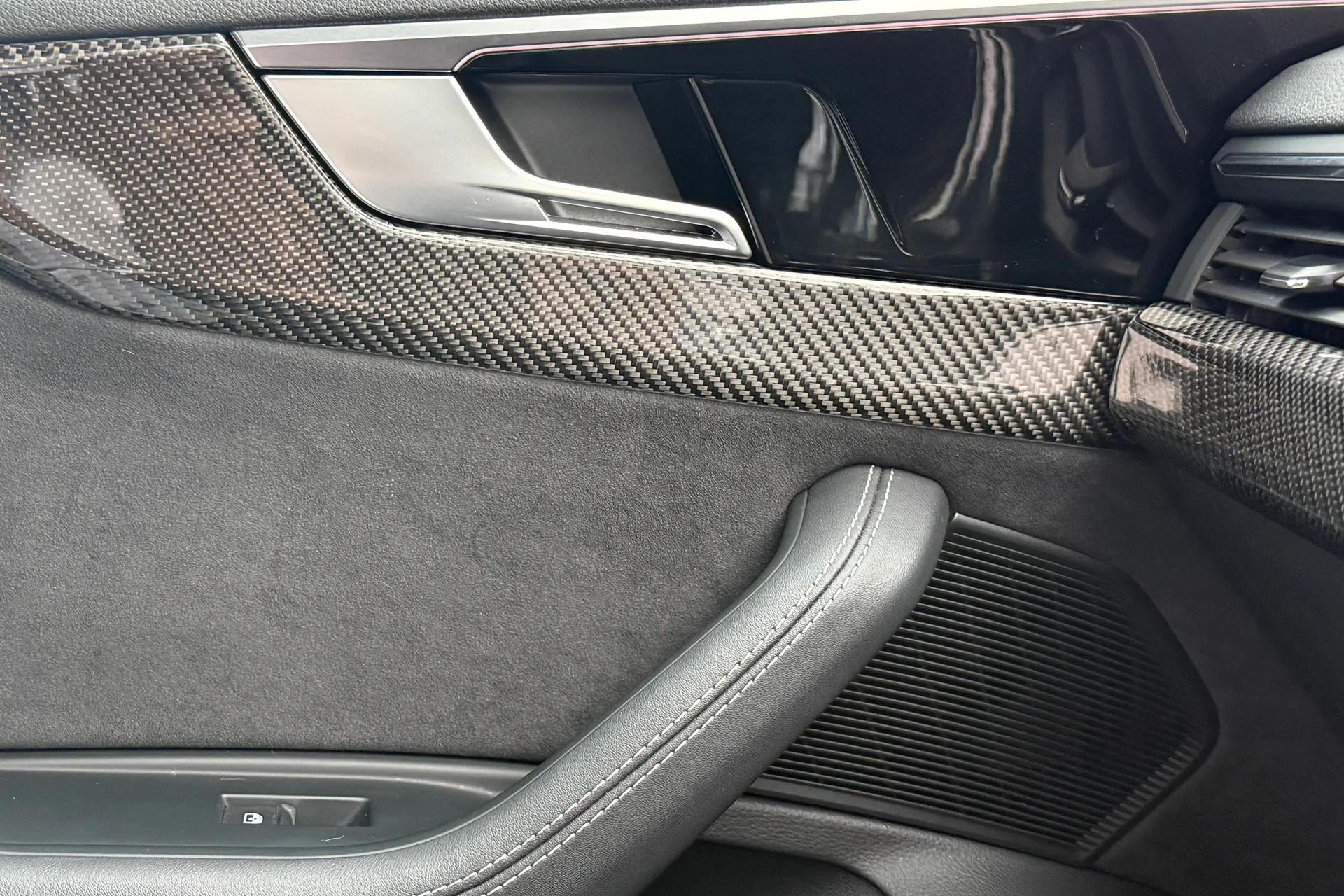 Audi RS4 thumbnail image number 31