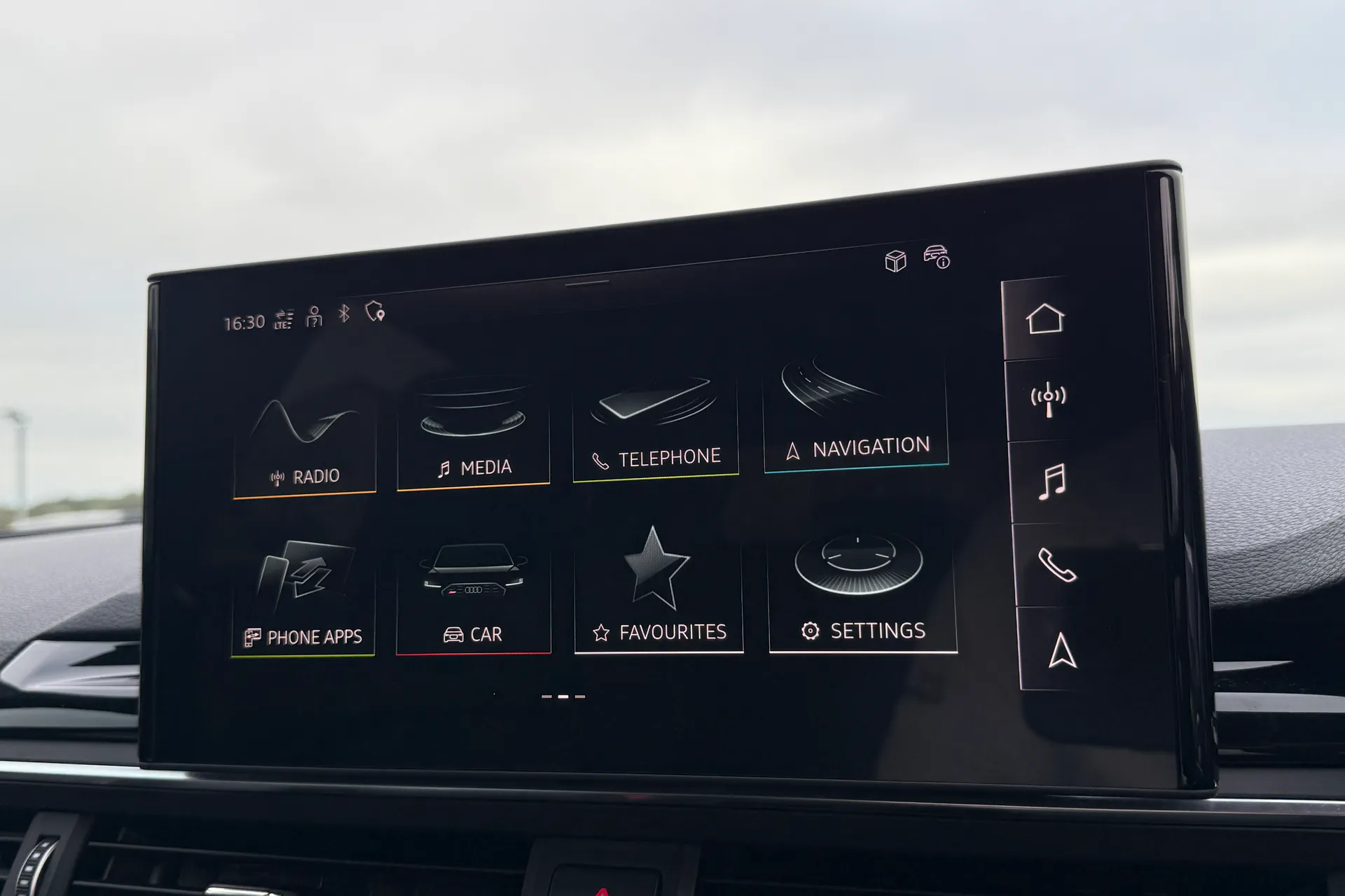 Audi RS4 thumbnail image number 19