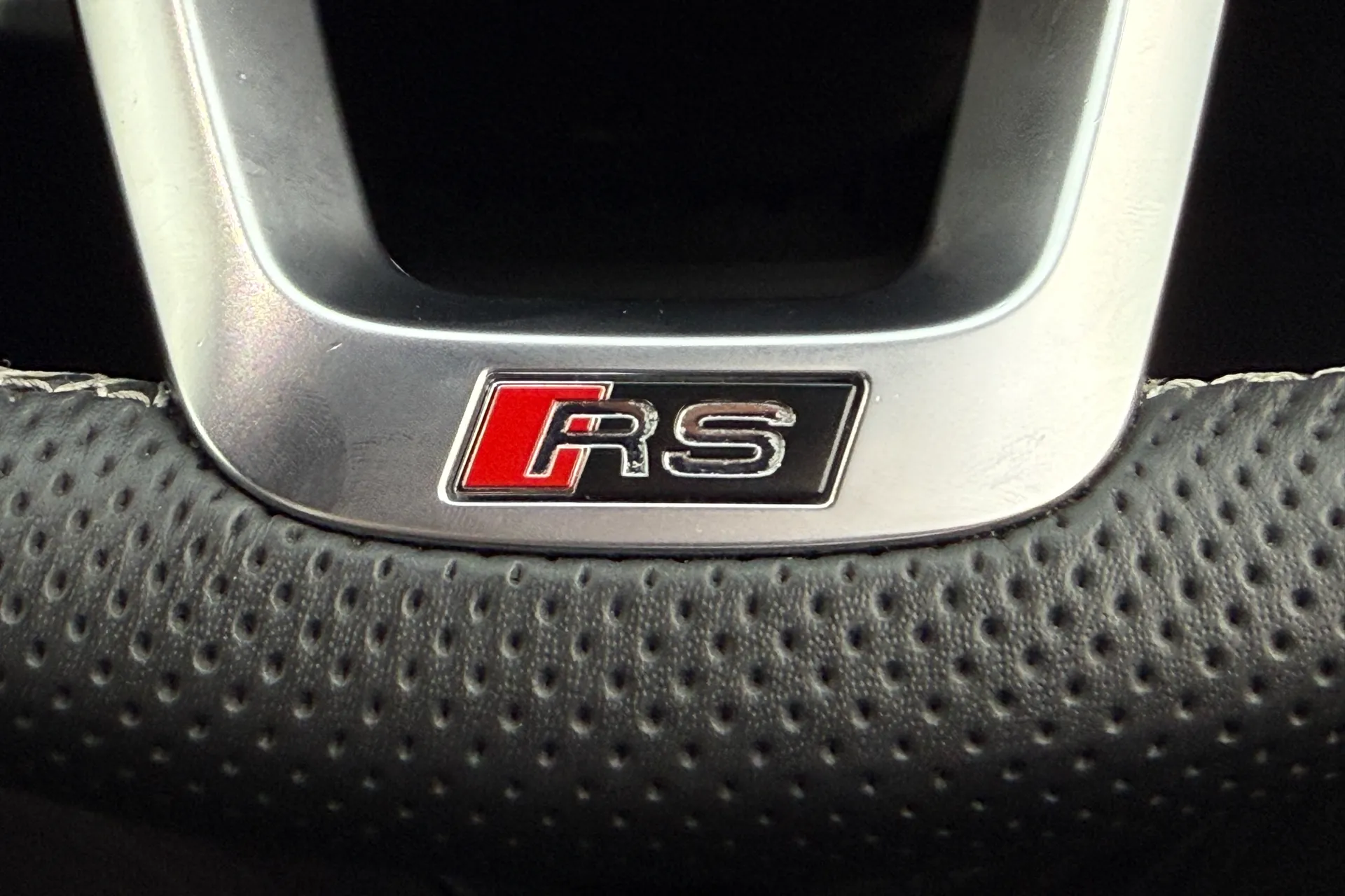 Audi RS4 thumbnail image number 15