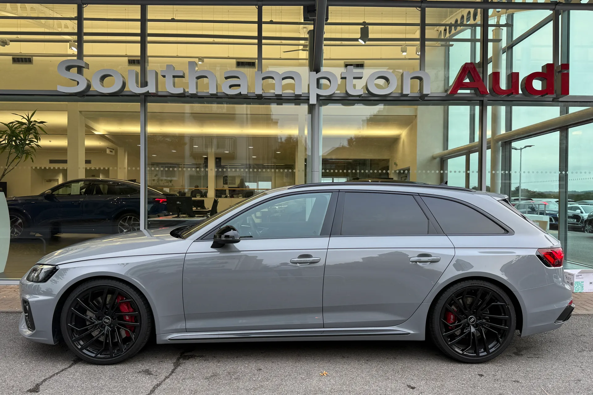 Audi RS4 thumbnail image number 54