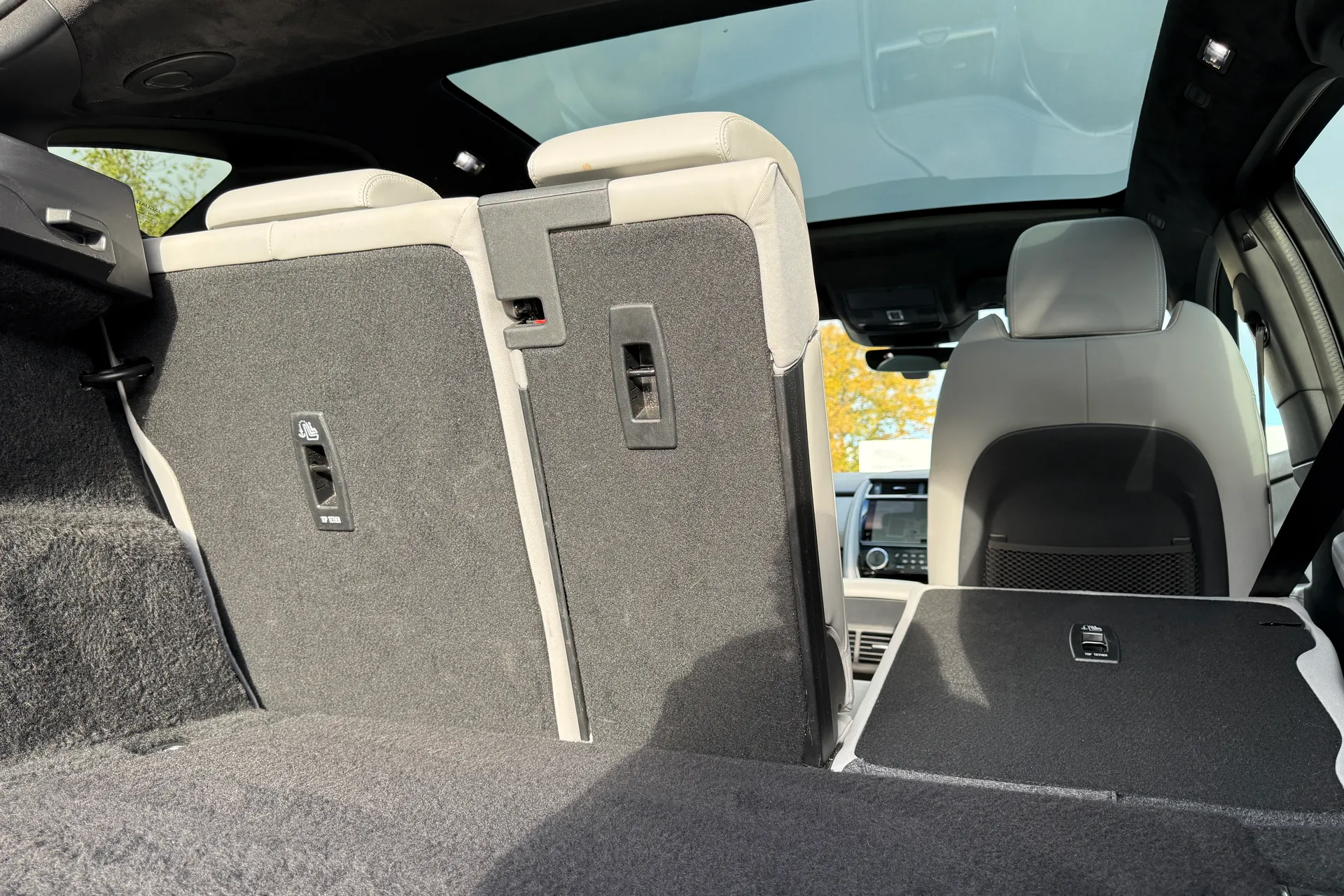 Jaguar E-PACE thumbnail image number 40