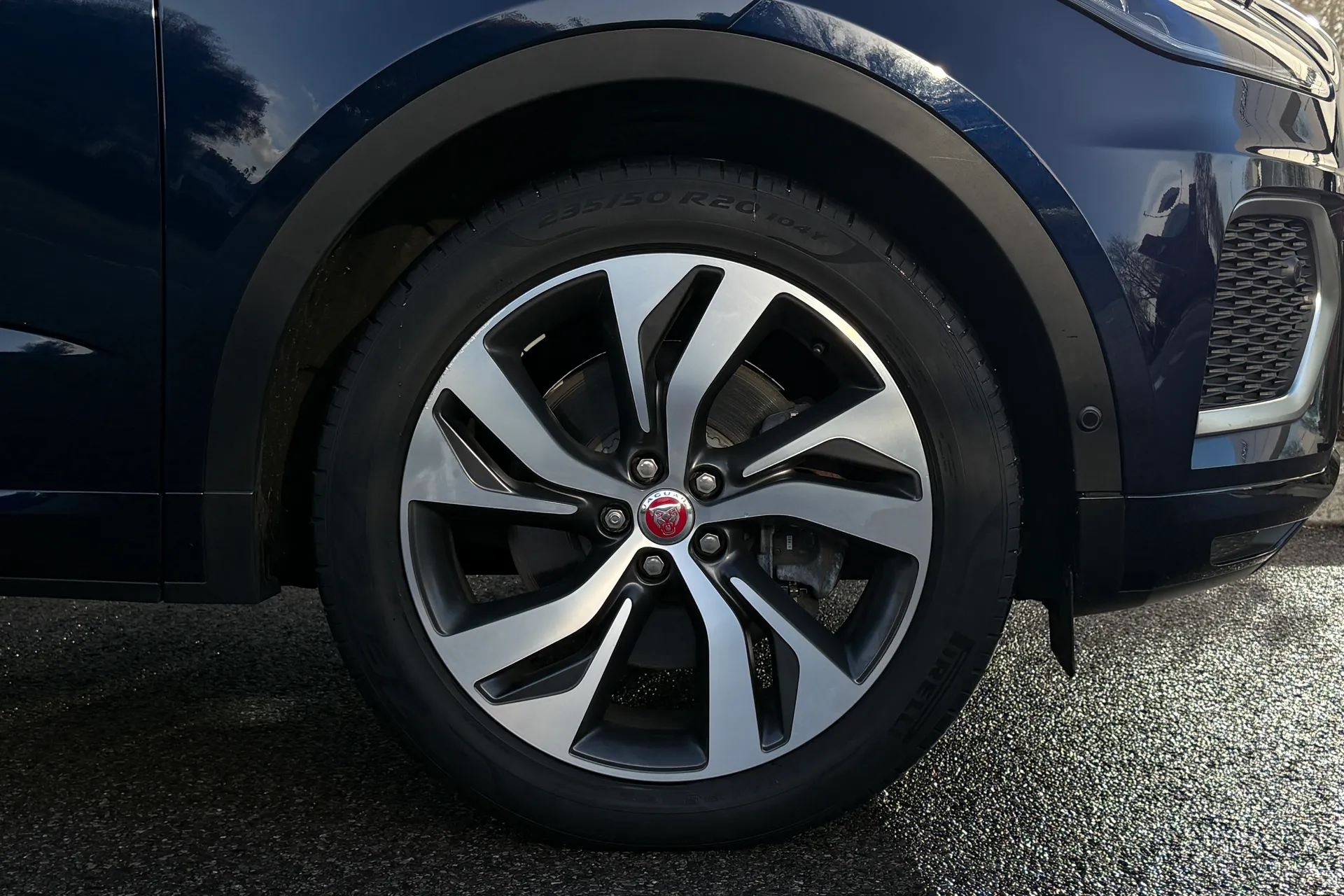 Jaguar E-PACE thumbnail image number 21