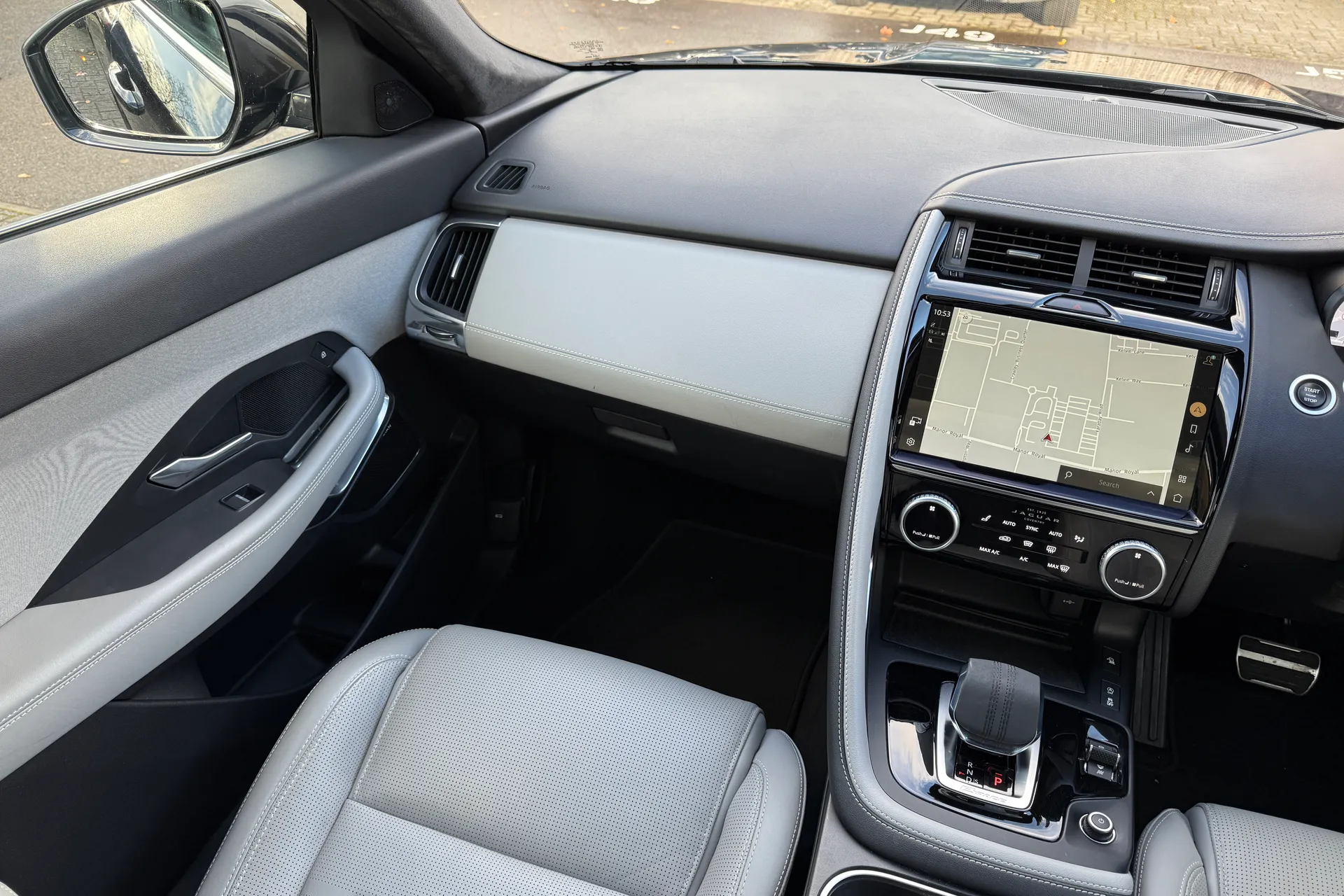 Jaguar E-PACE thumbnail image number 22