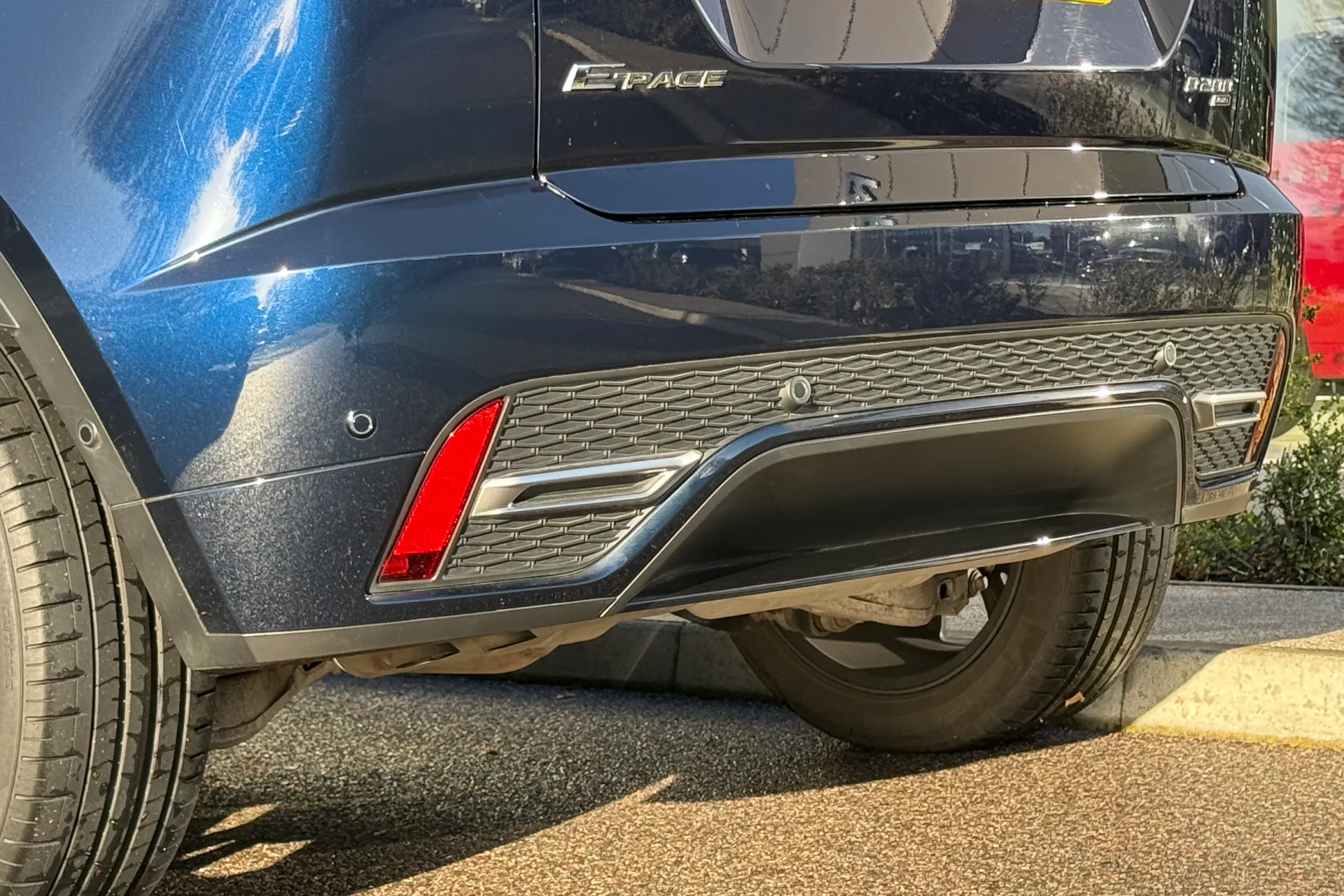 Jaguar E-PACE thumbnail image number 37