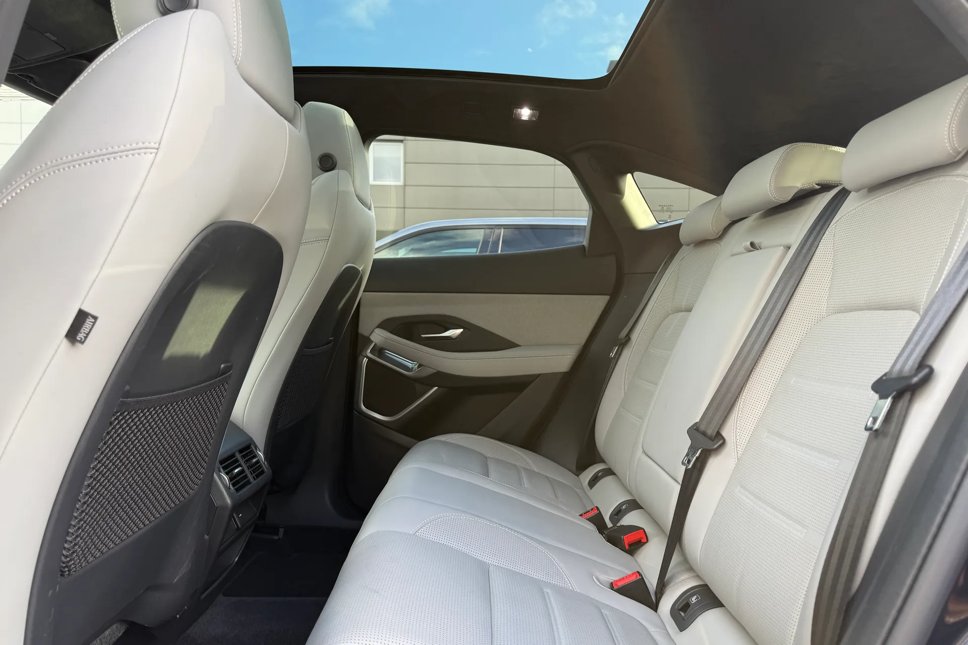 Jaguar E-PACE thumbnail image number 44