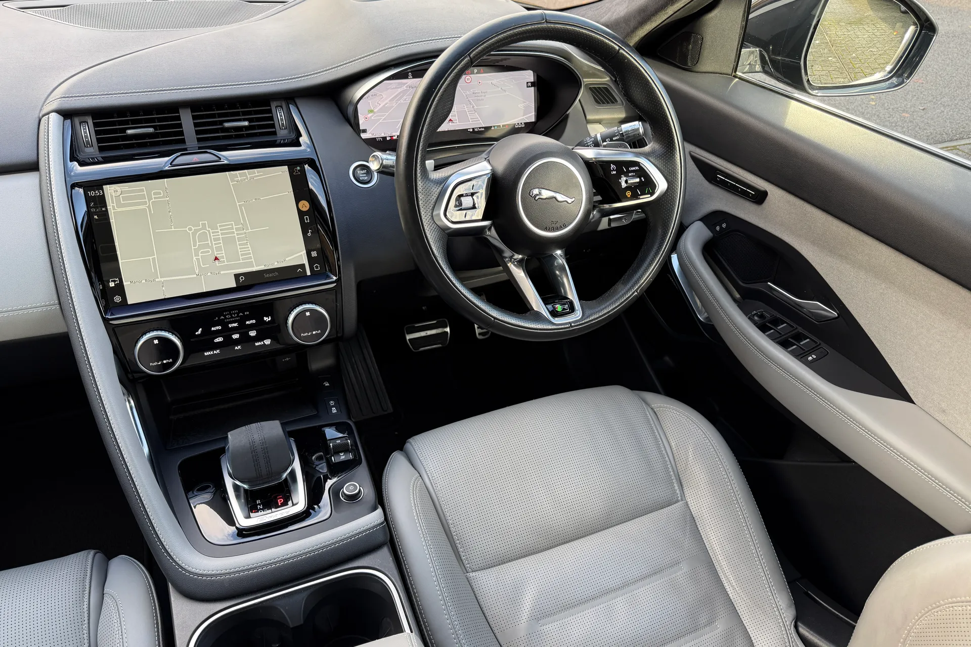 Jaguar E-PACE thumbnail image number 27