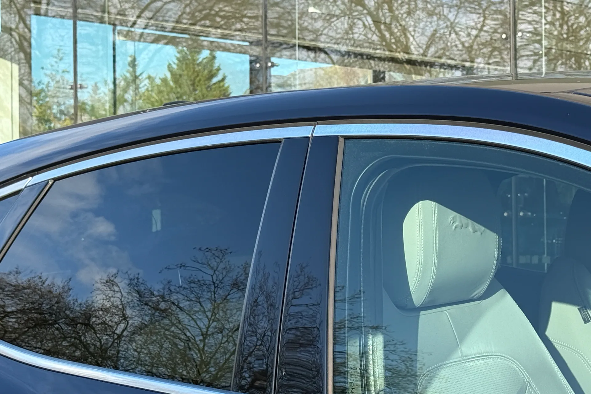 Jaguar E-PACE thumbnail image number 35