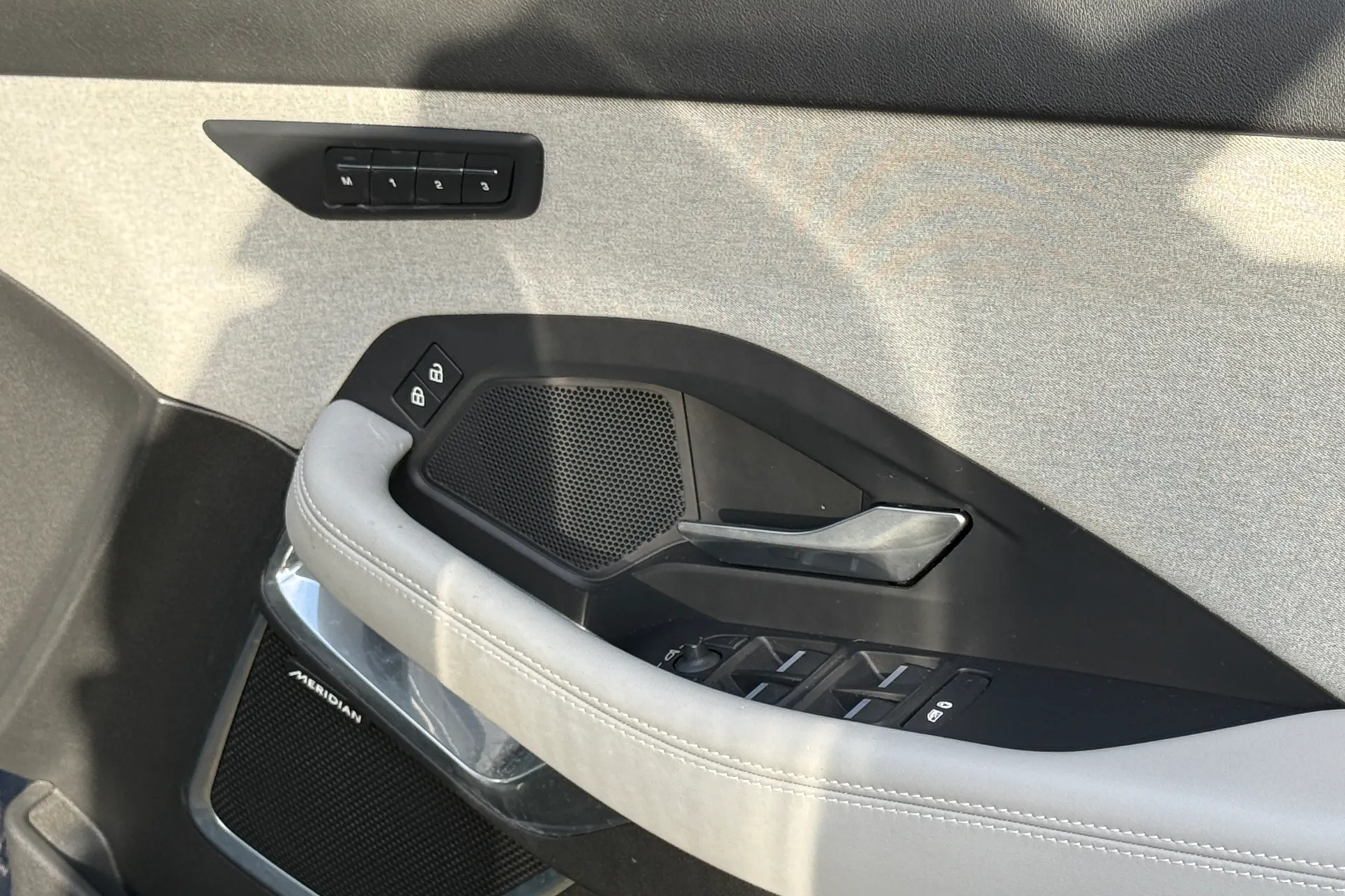 Jaguar E-PACE thumbnail image number 28