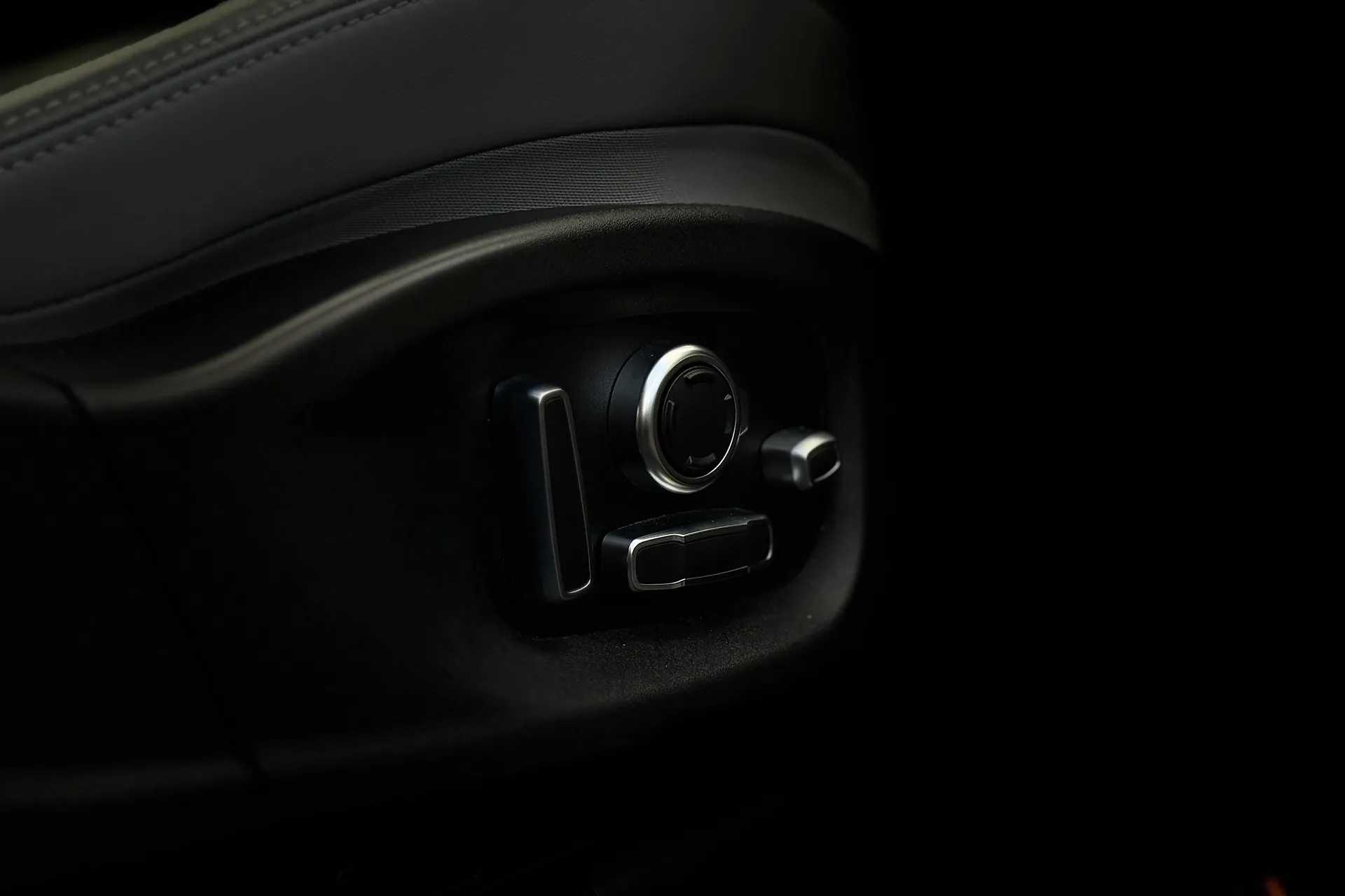 Jaguar E-PACE thumbnail image number 46