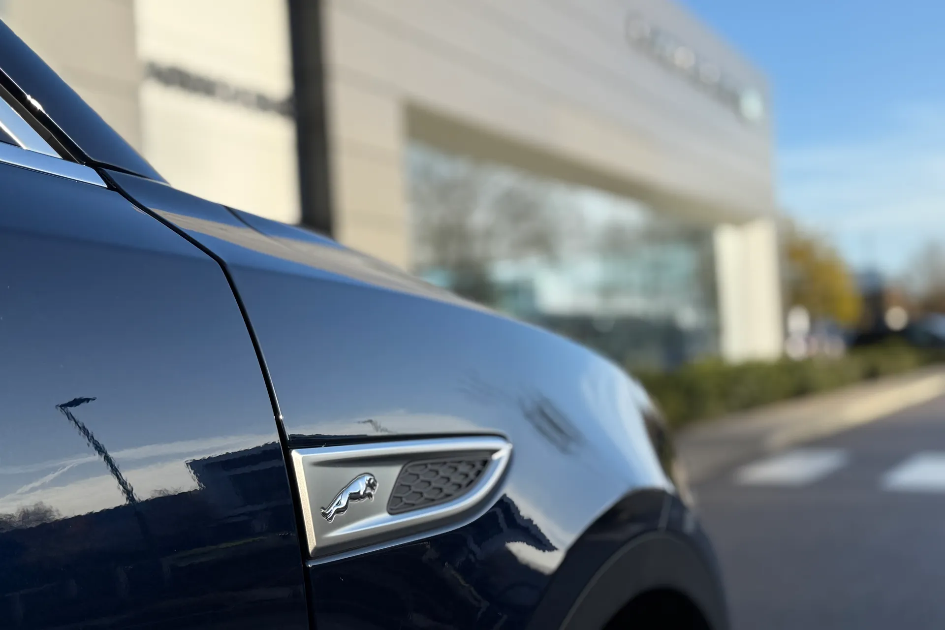 Jaguar E-PACE thumbnail image number 16