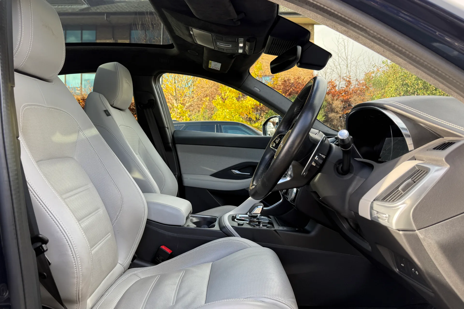 Jaguar E-PACE thumbnail image number 45