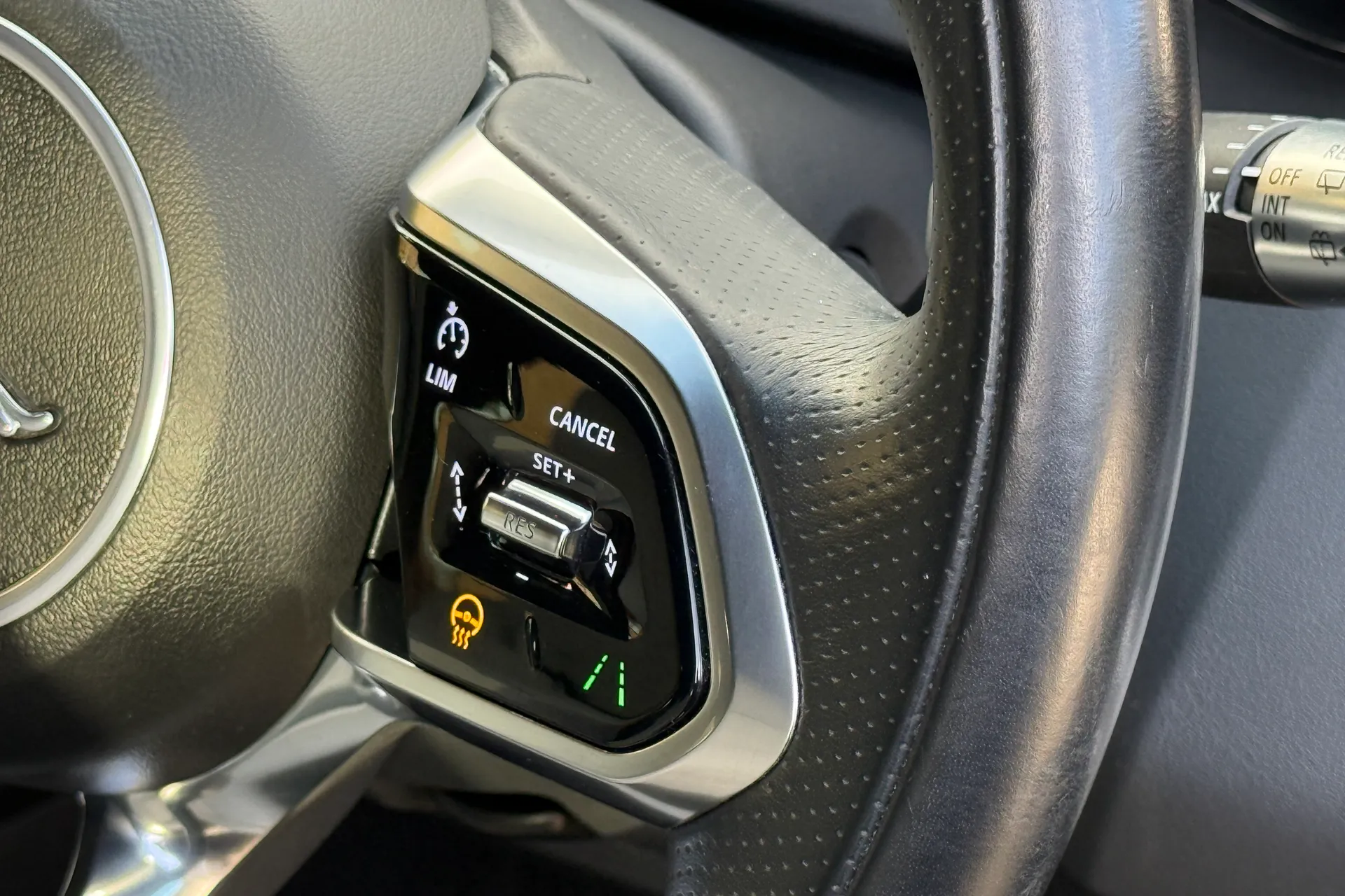 Jaguar E-PACE thumbnail image number 51