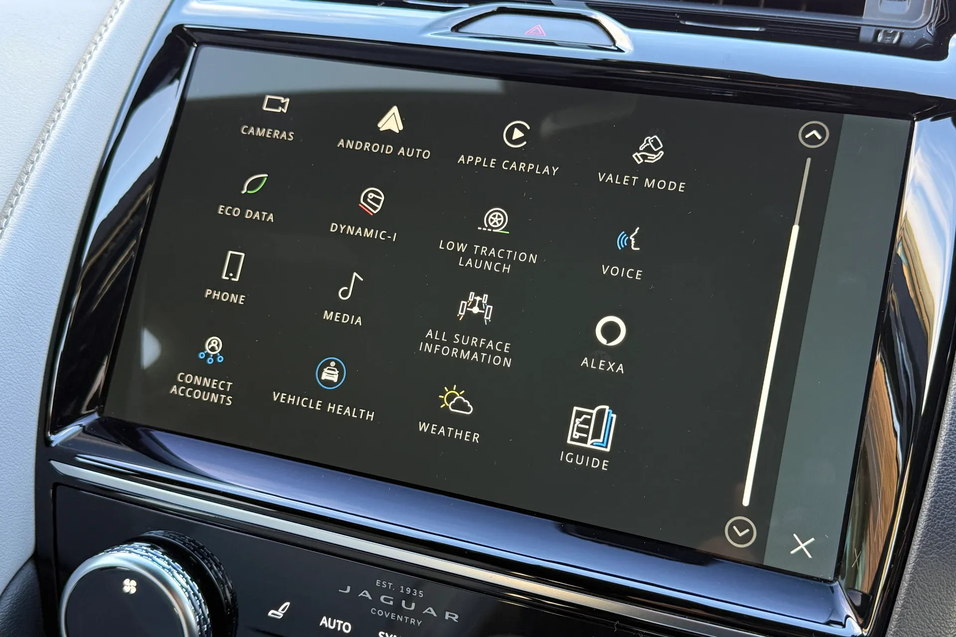 Jaguar E-PACE thumbnail image number 34