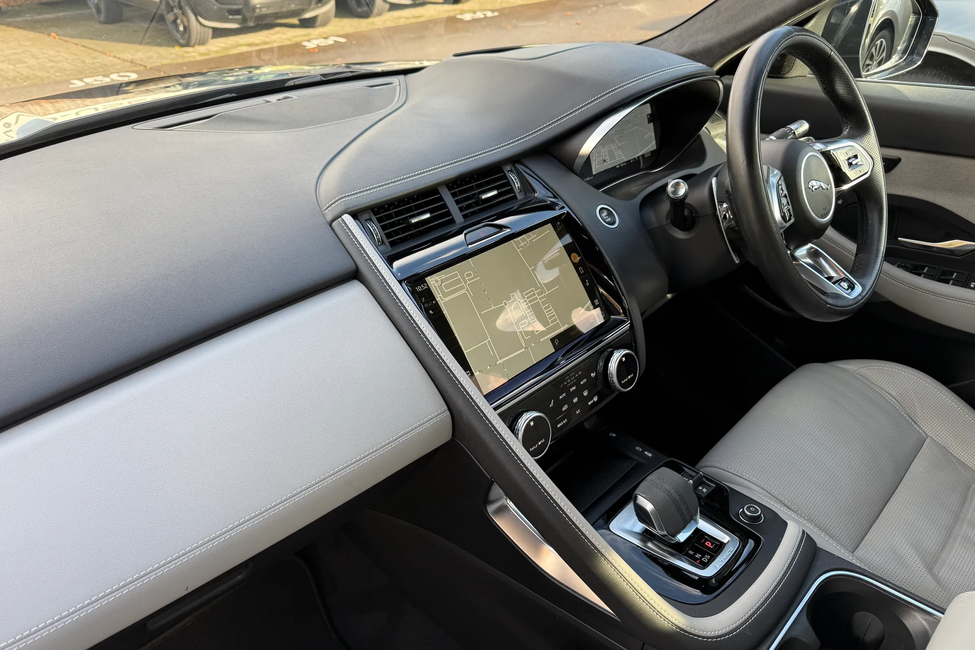 Jaguar E-PACE thumbnail image number 48