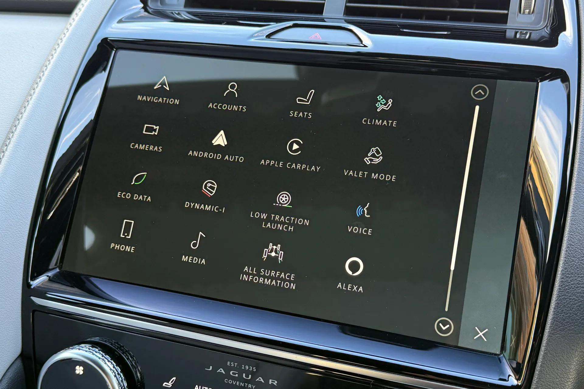 Jaguar E-PACE thumbnail image number 33