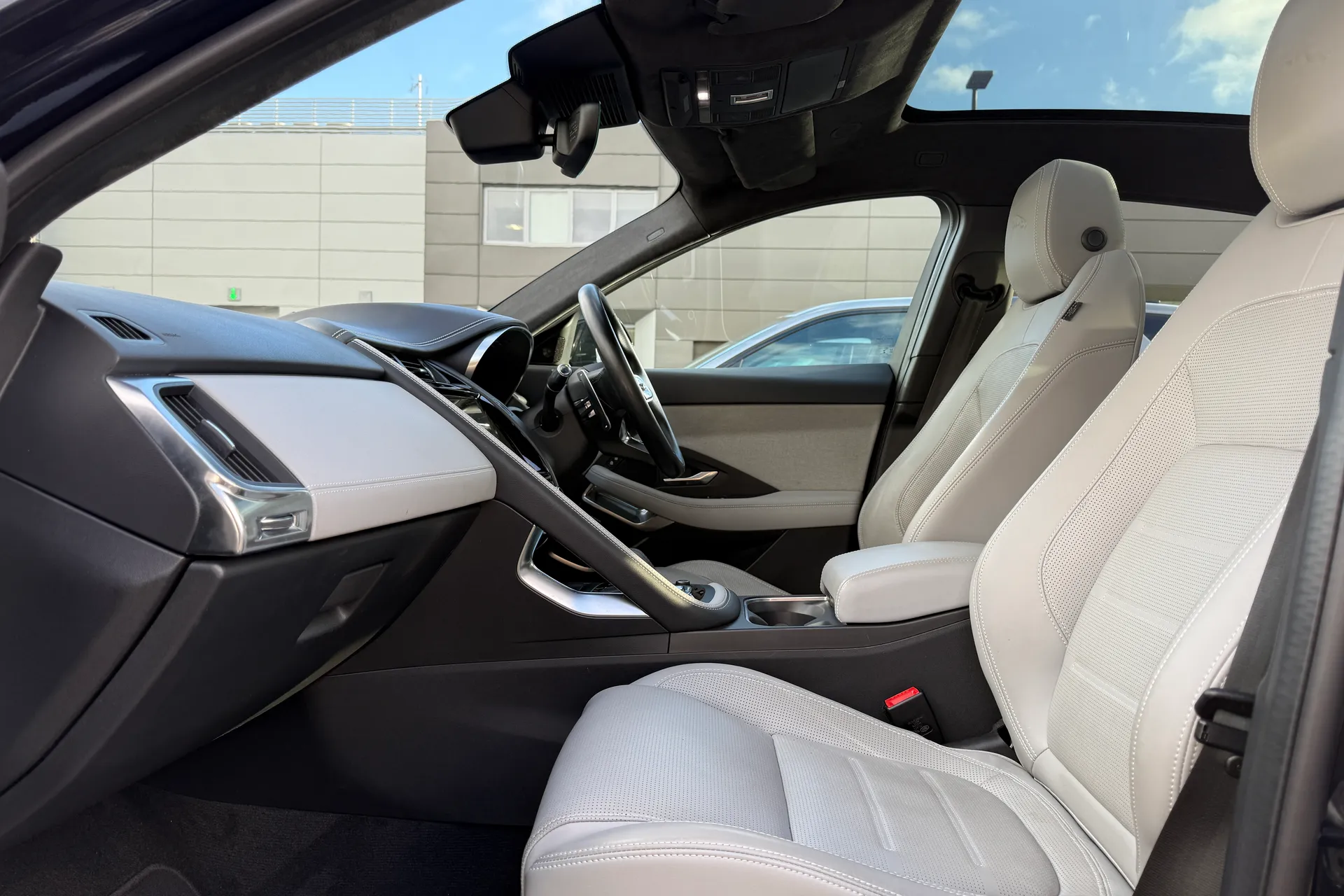 Jaguar E-PACE thumbnail image number 49