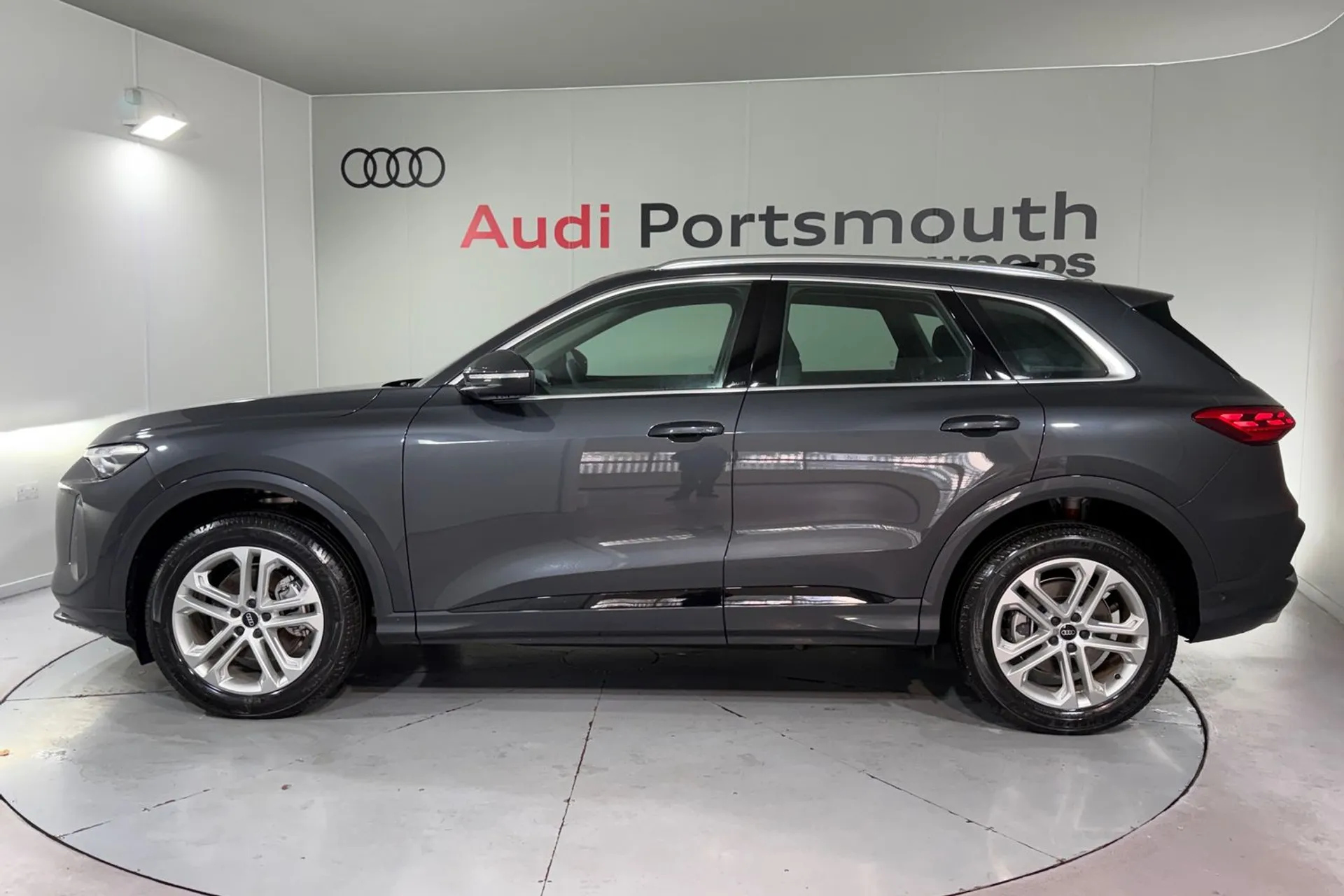 Audi Q5 thumbnail image number 12