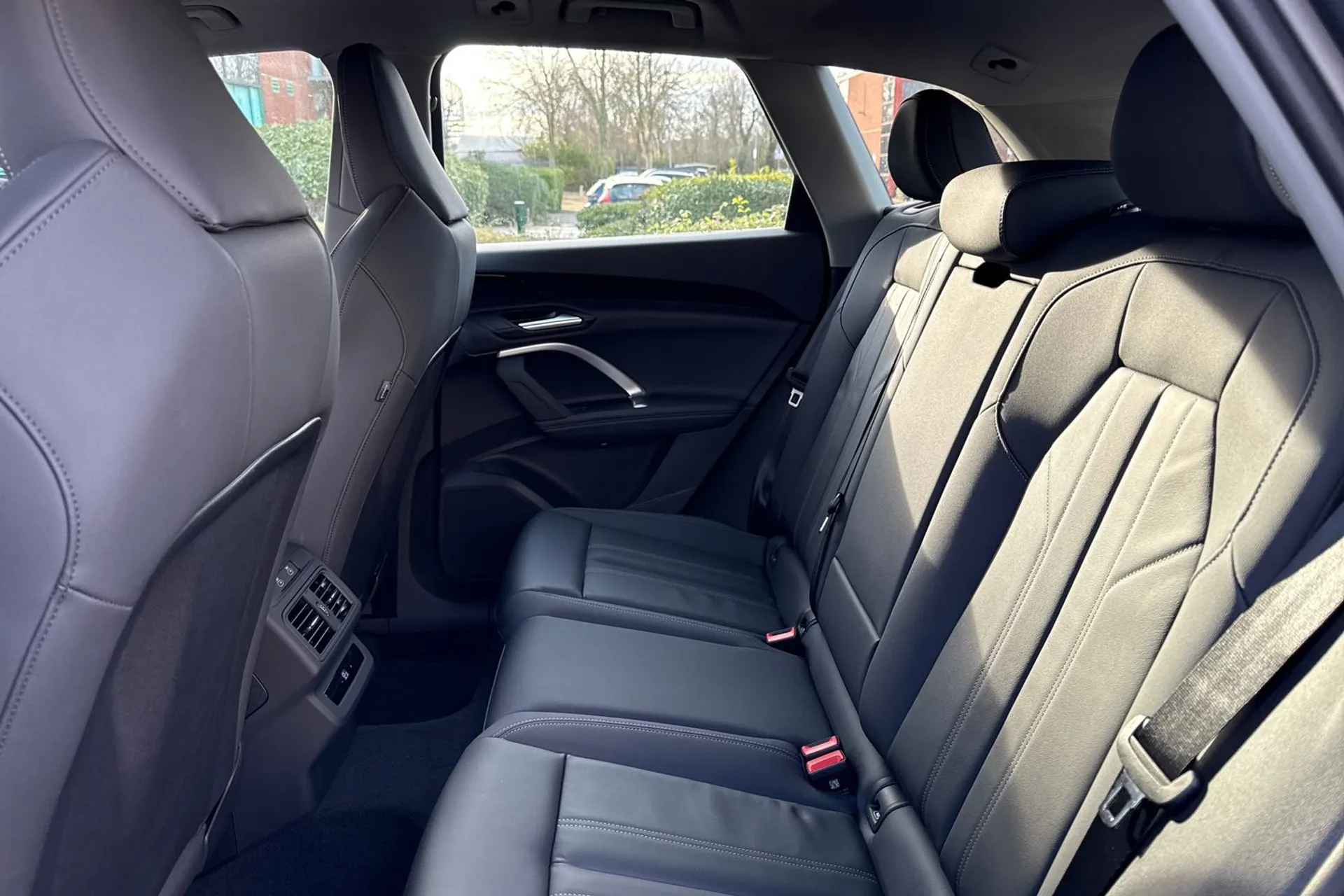 Audi Q5 thumbnail image number 35