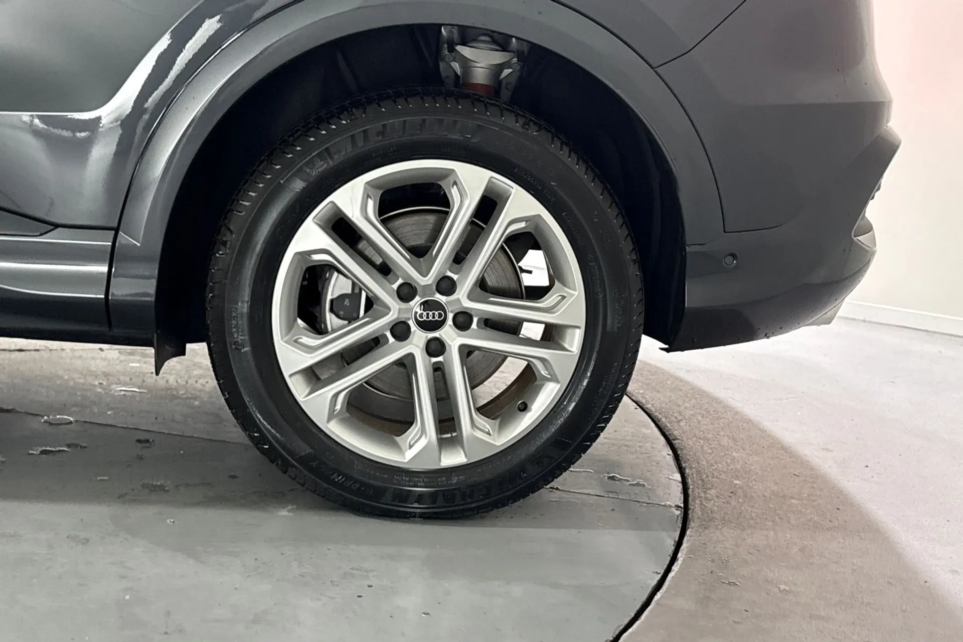 Audi Q5 thumbnail image number 13