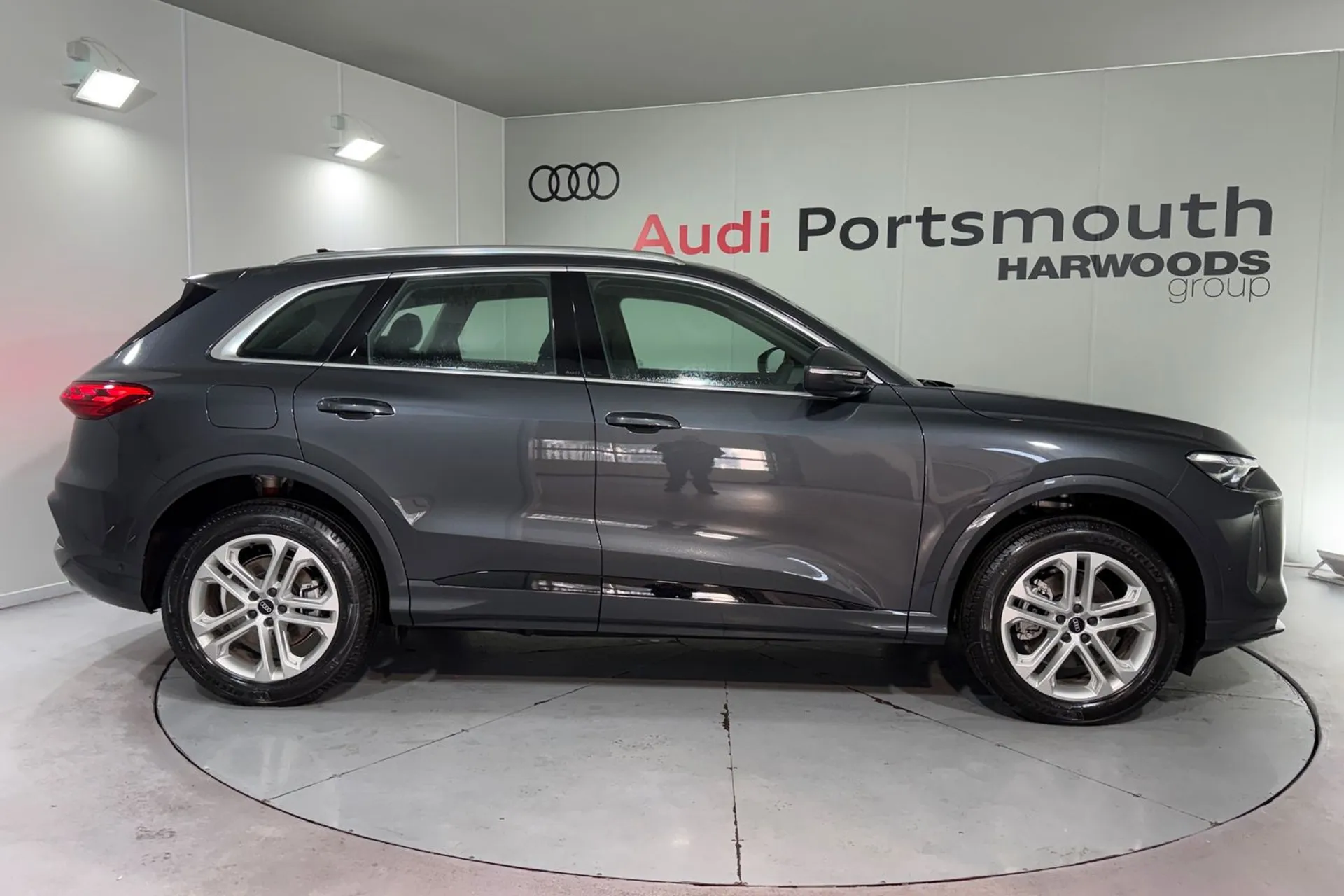Audi Q5 thumbnail image number 2