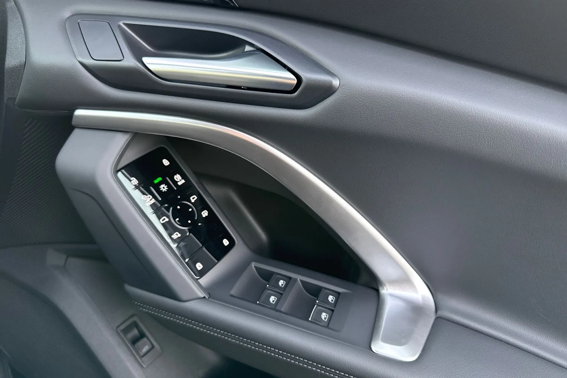 Audi Q5 thumbnail image number 36