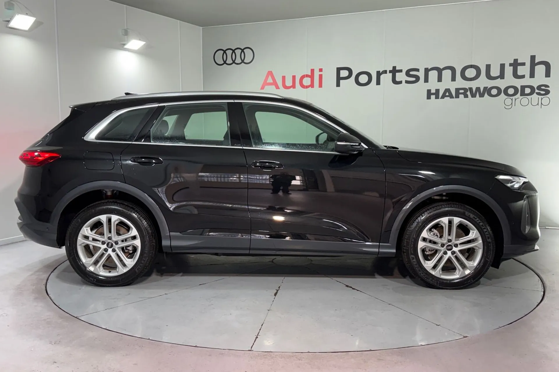 Audi Q5 thumbnail image number 2