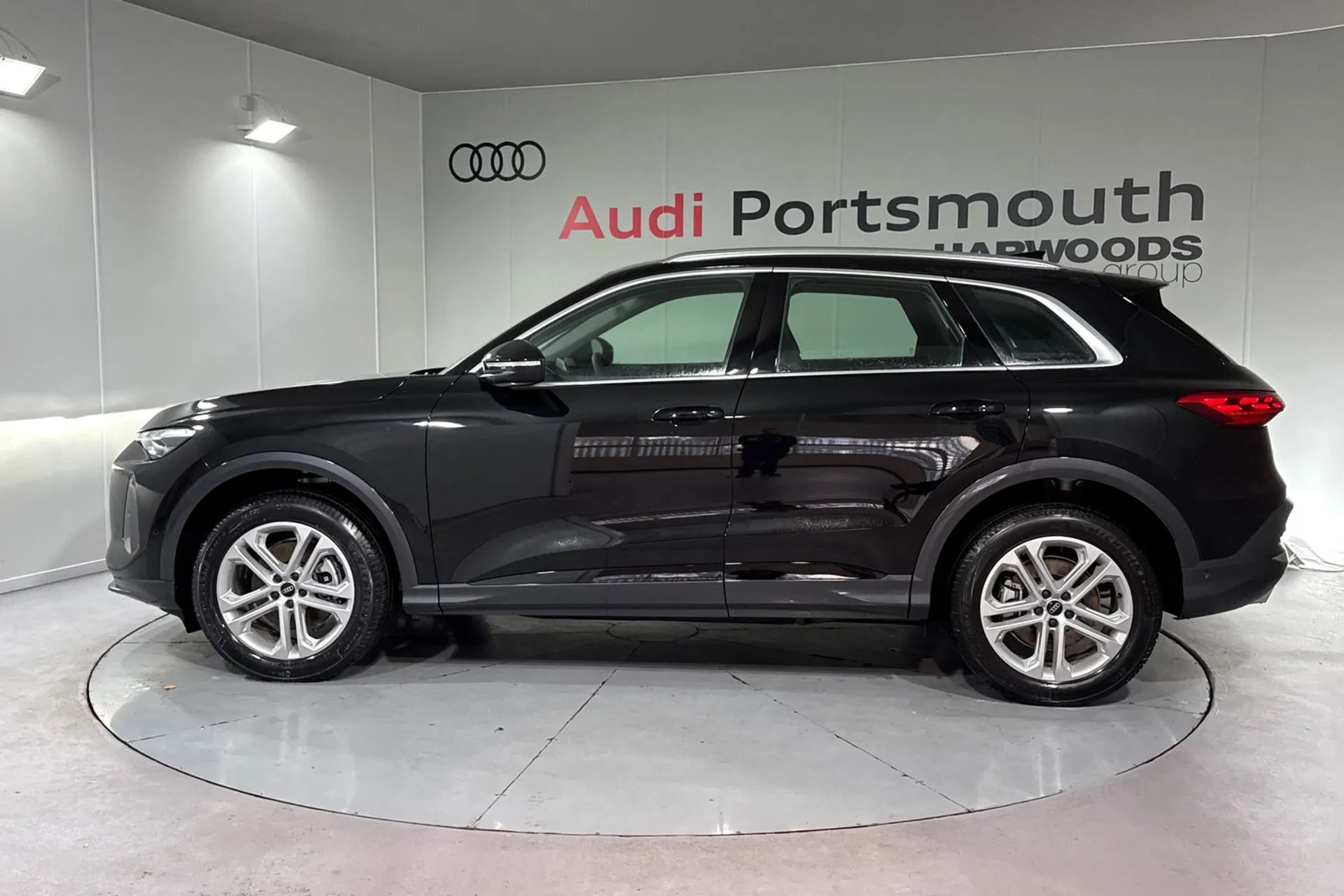 Audi Q5 thumbnail image number 9