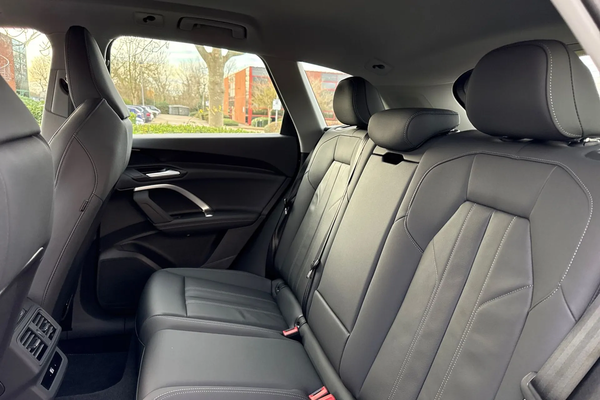 Audi Q5 thumbnail image number 36