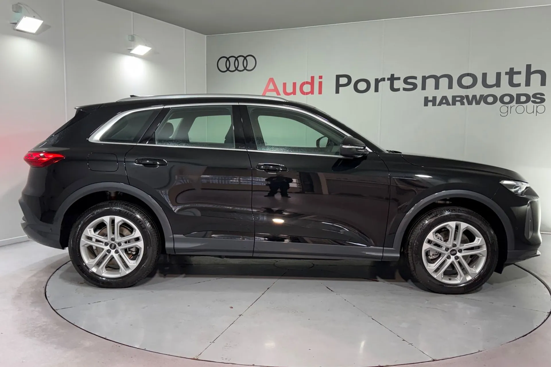 Audi Q5 thumbnail image number 2