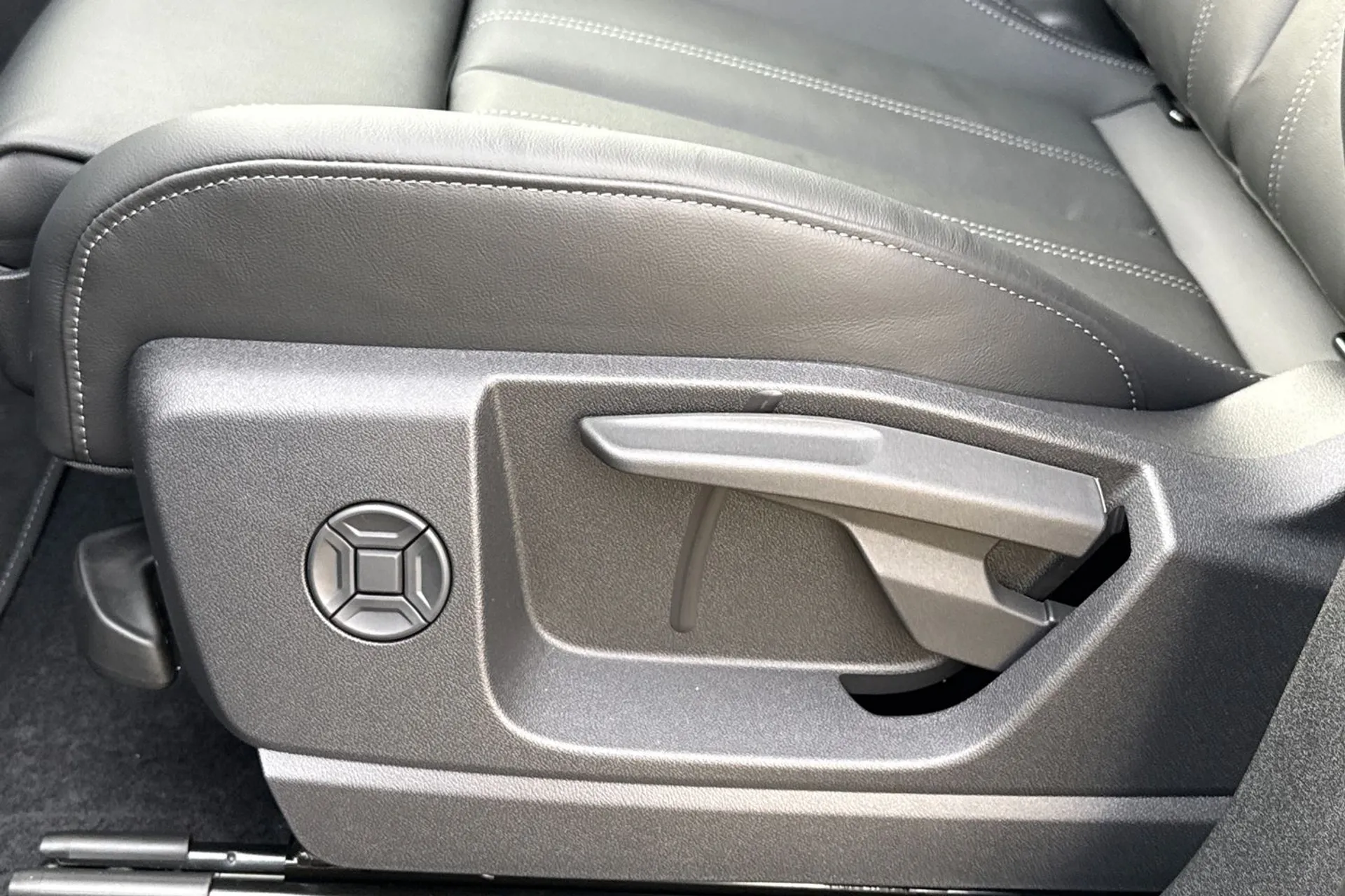 Audi Q5 thumbnail image number 48