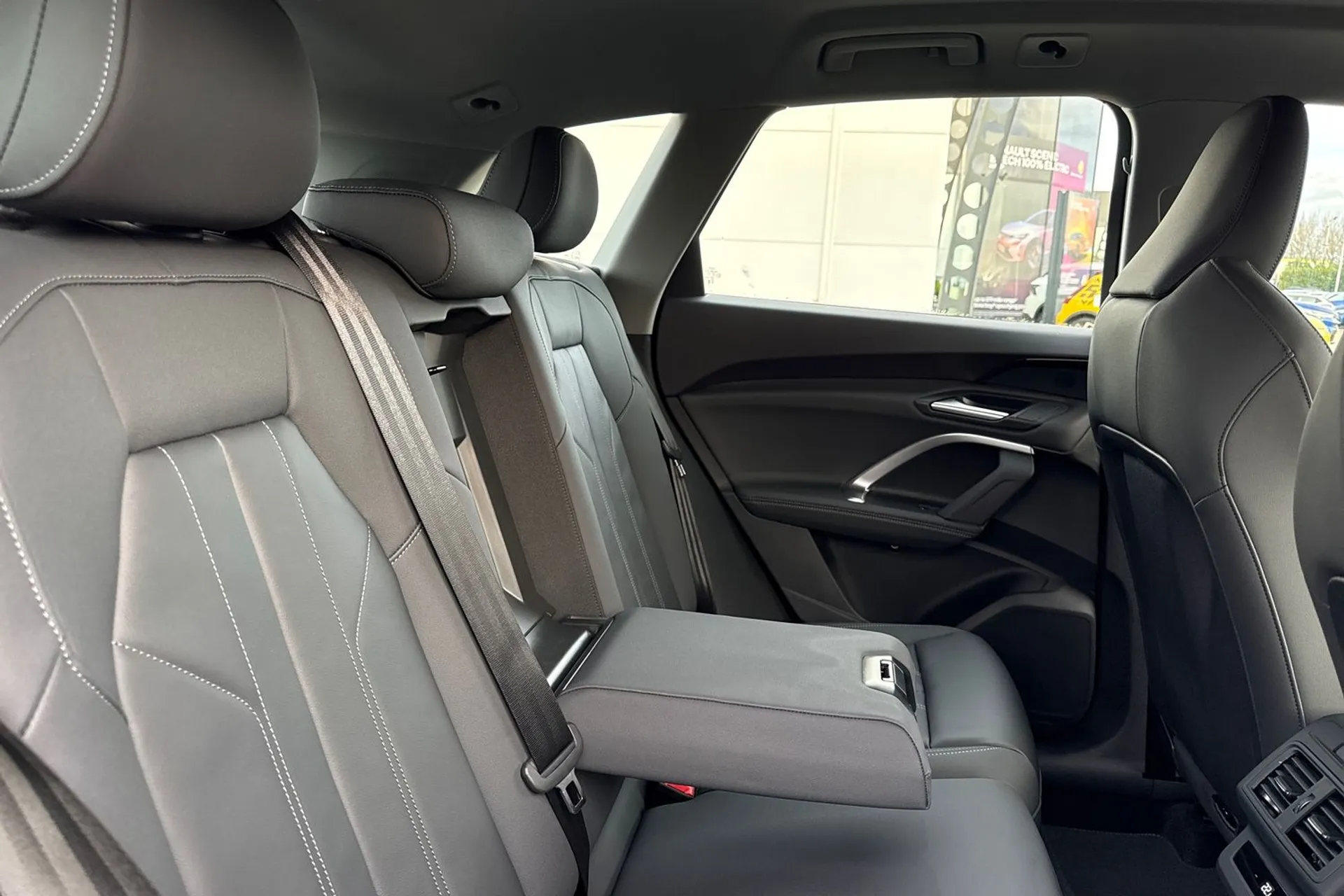 Audi Q5 thumbnail image number 23