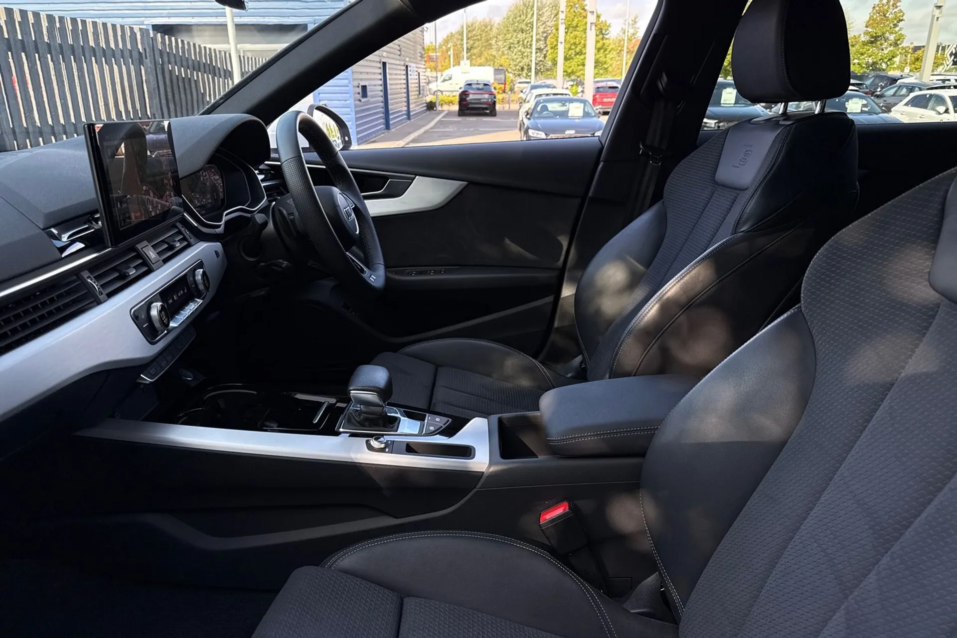 Audi A4 thumbnail image number 28