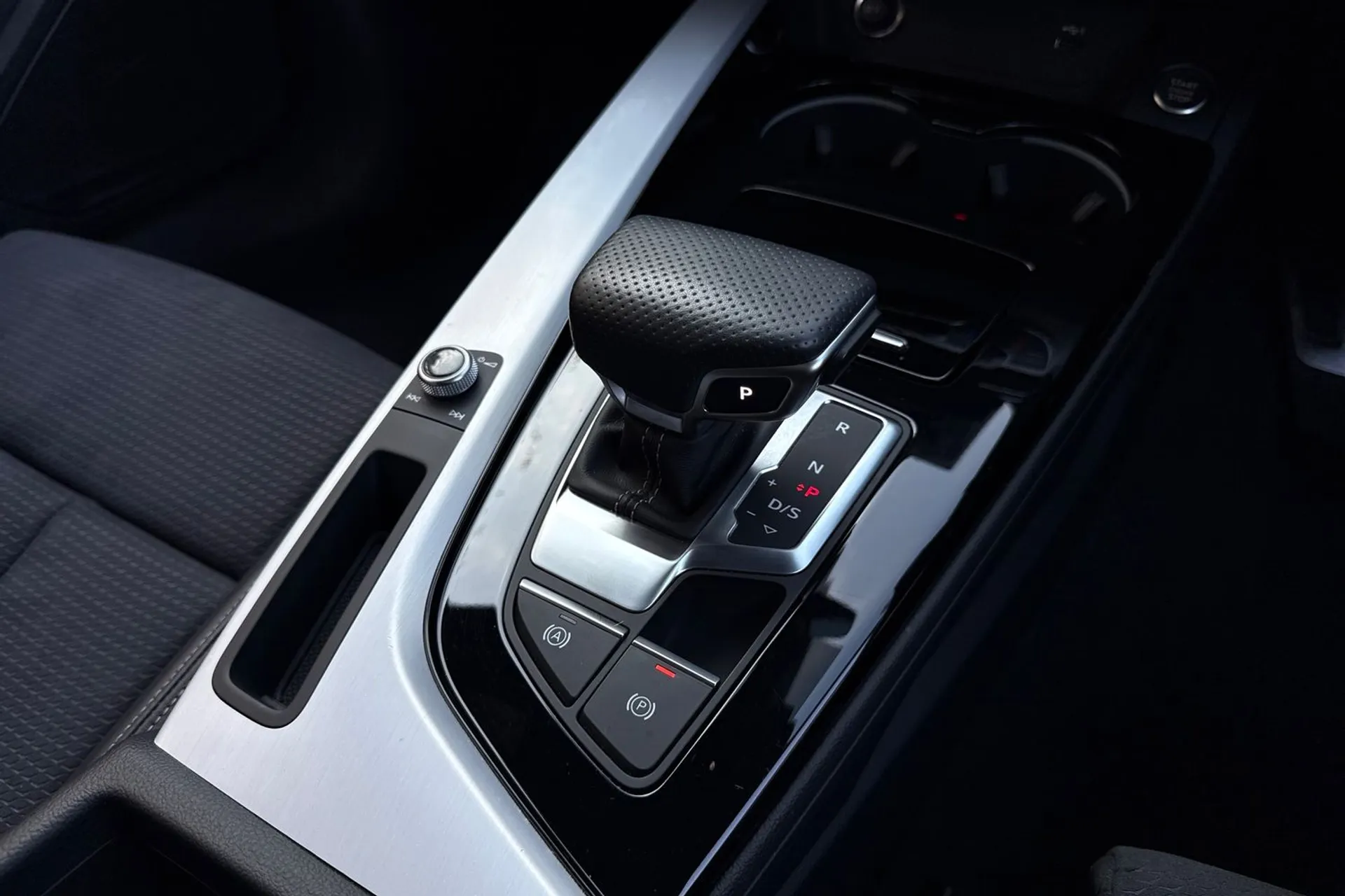 Audi A4 thumbnail image number 42