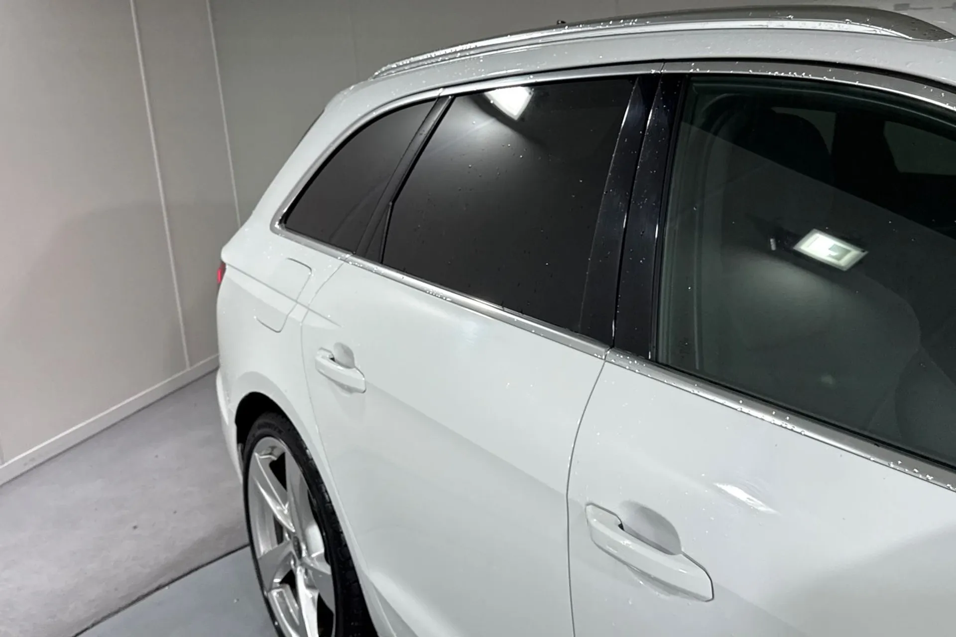 Audi A4 thumbnail image number 14