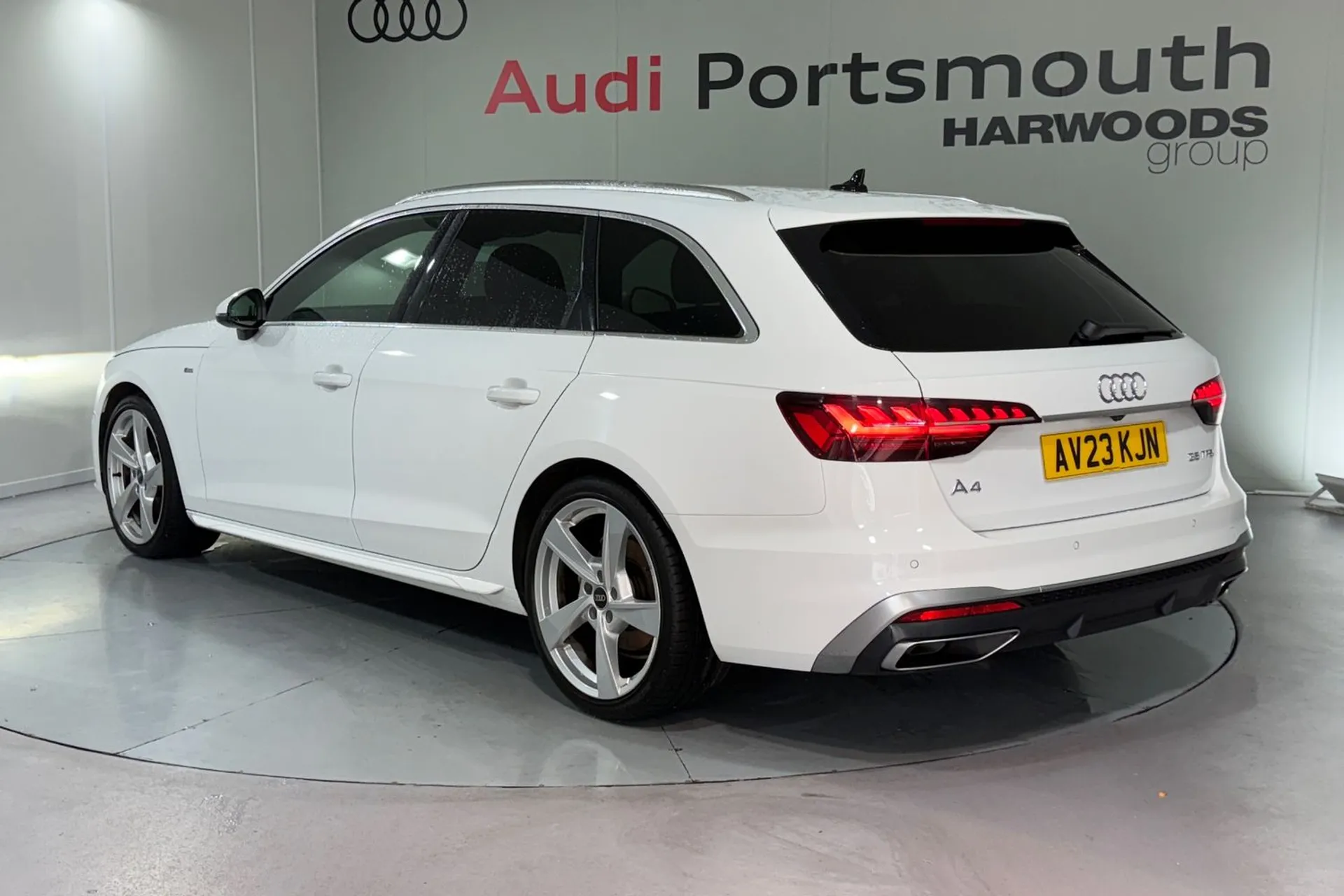 Audi A4 thumbnail image number 9