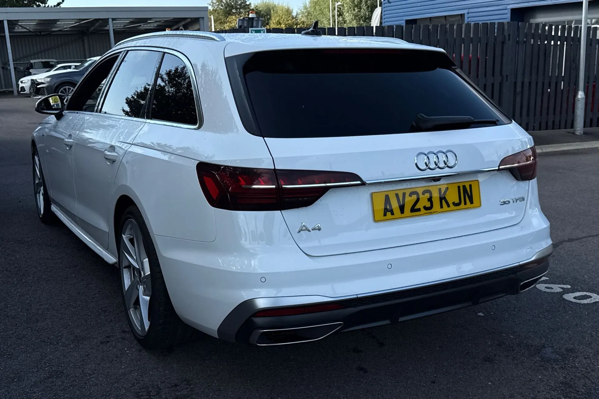 Audi A4 thumbnail image number 17