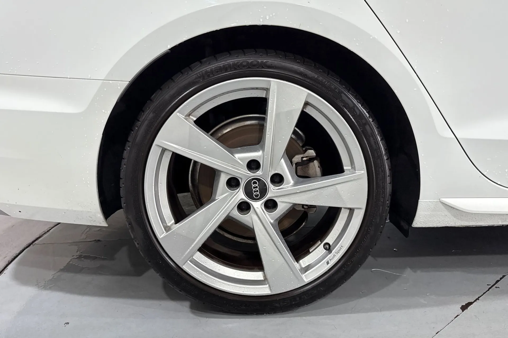 Audi A4 thumbnail image number 13