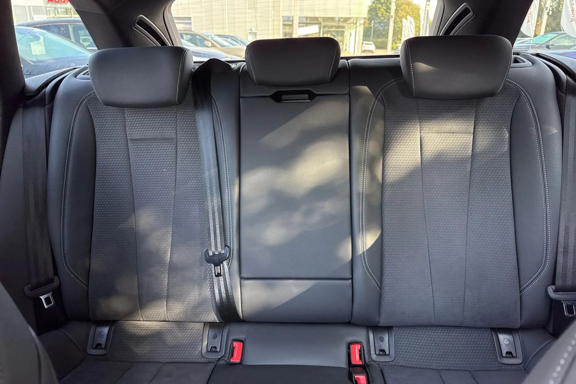 Audi A4 thumbnail image number 31