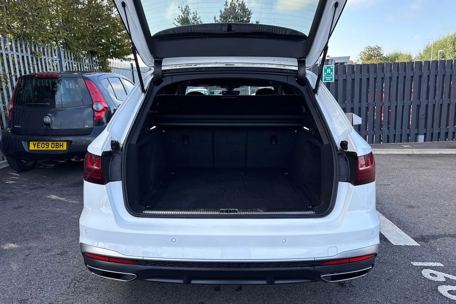 Audi A4 thumbnail image number 19